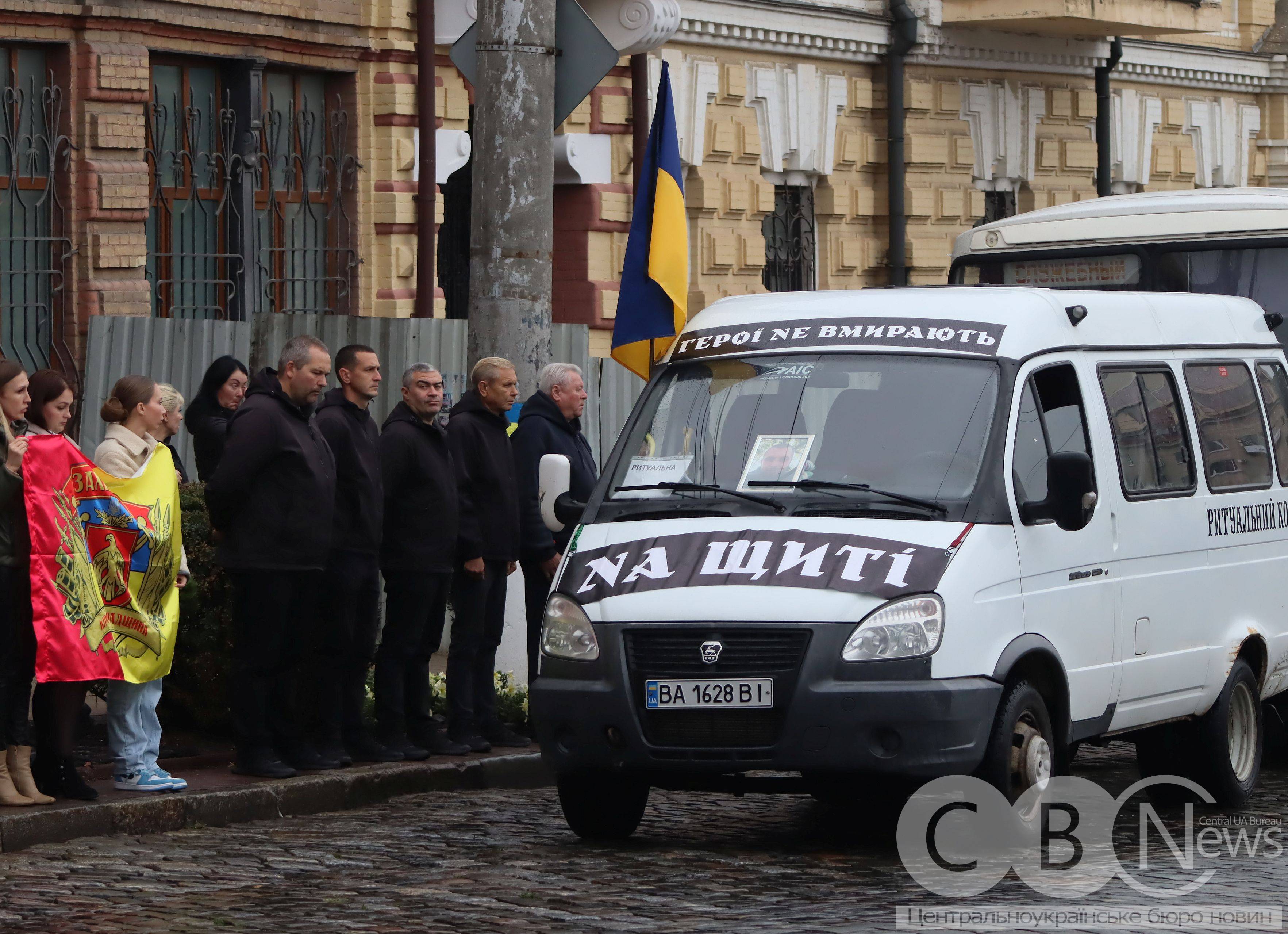 Із загиблими матросом та солдатом попрощалися у Кропивницькому
