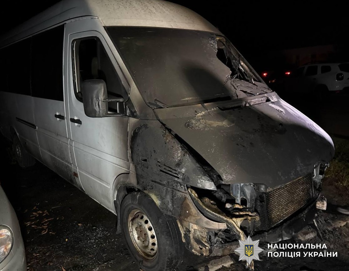 На Кіровоградщині поліцейські викрили групу осіб, причетних до підпалів автомобілів.