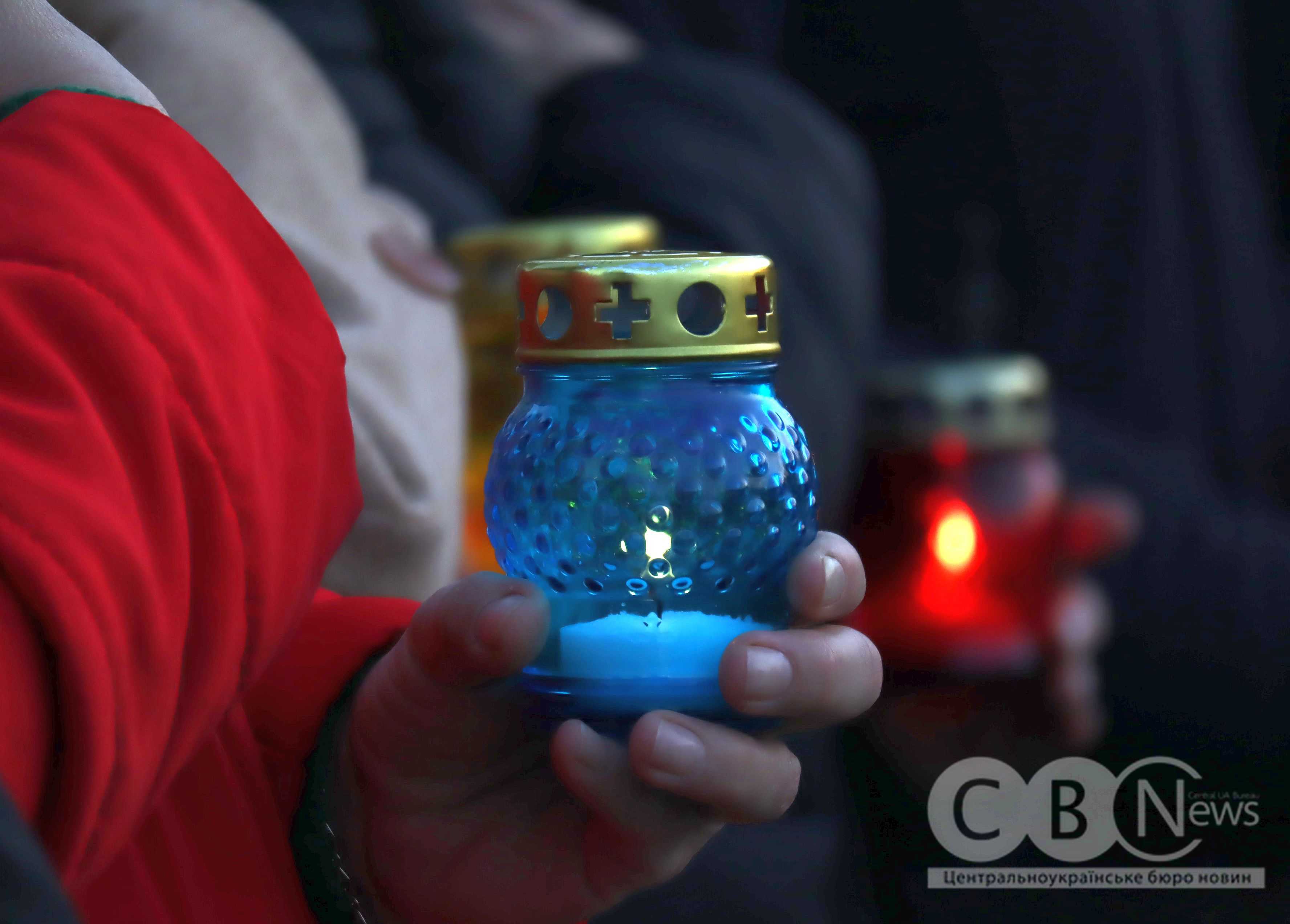Свічки пам’яті за жертвами Голодомору запалили у Кропивницькому