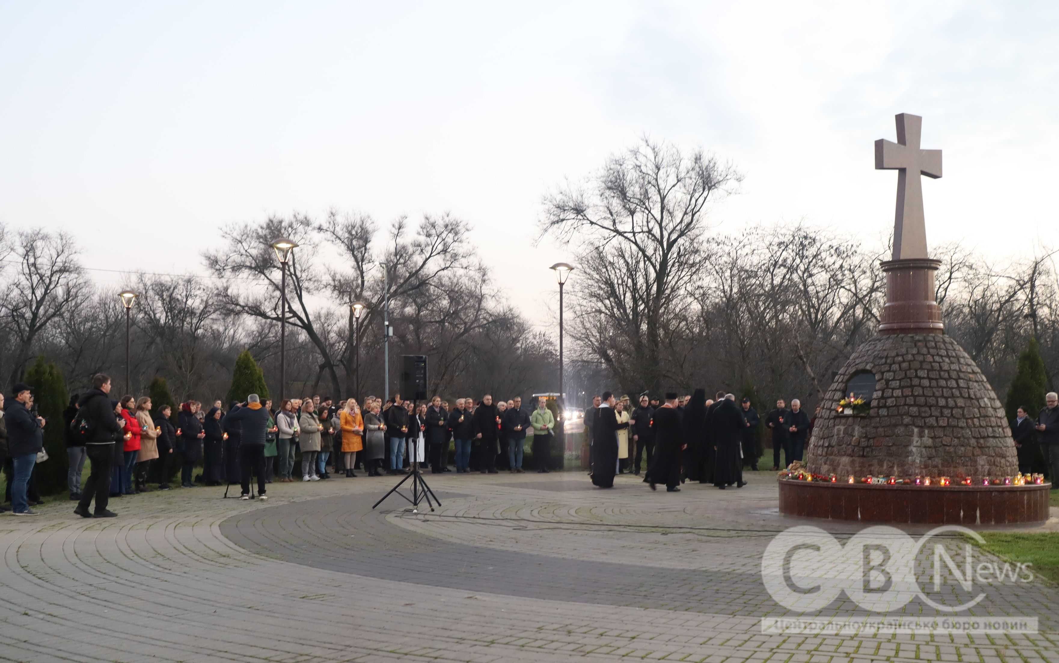 Свічки пам’яті за жертвами Голодомору запалили у Кропивницькому