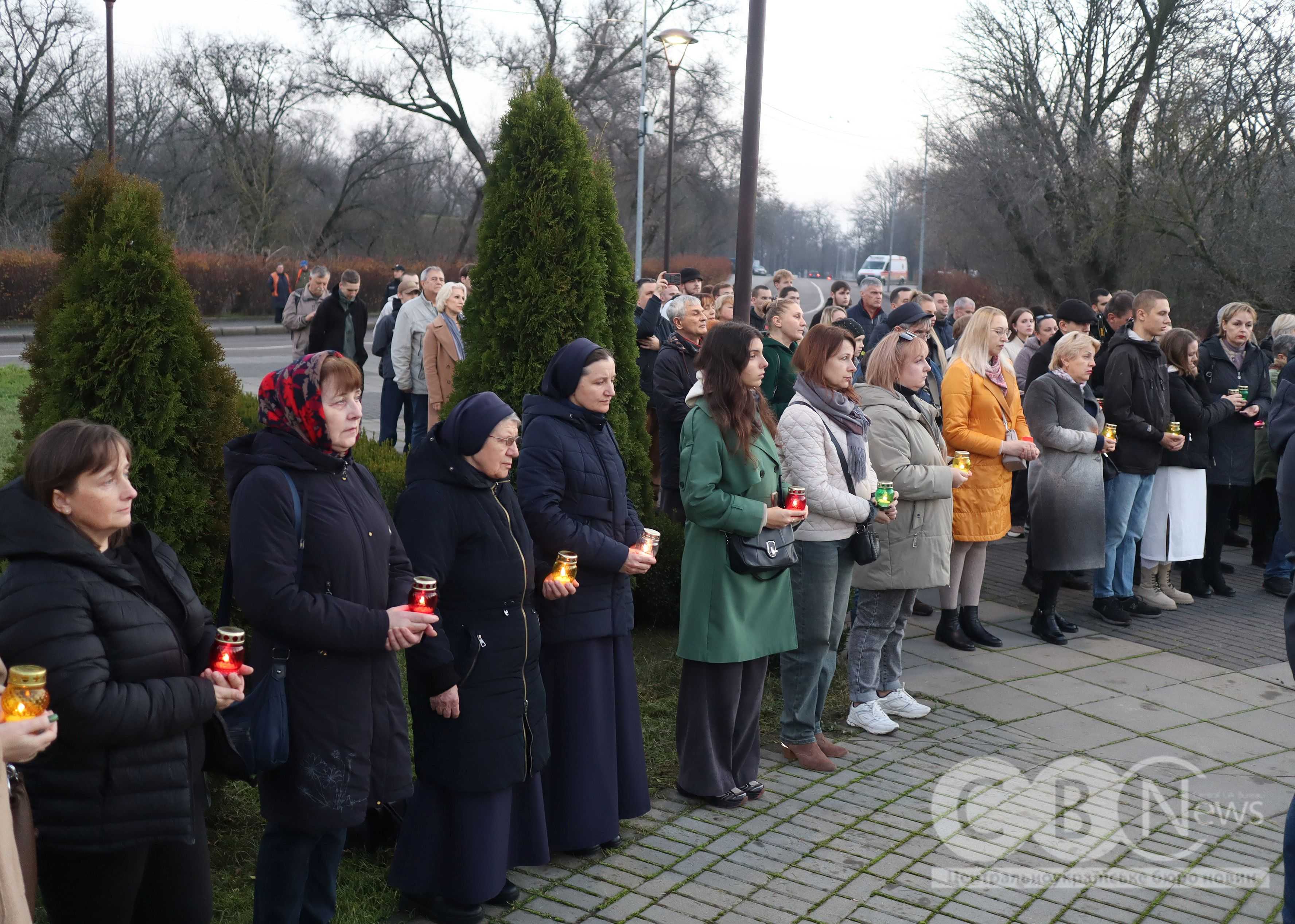 Свічки пам’яті за жертвами Голодомору запалили у Кропивницькому