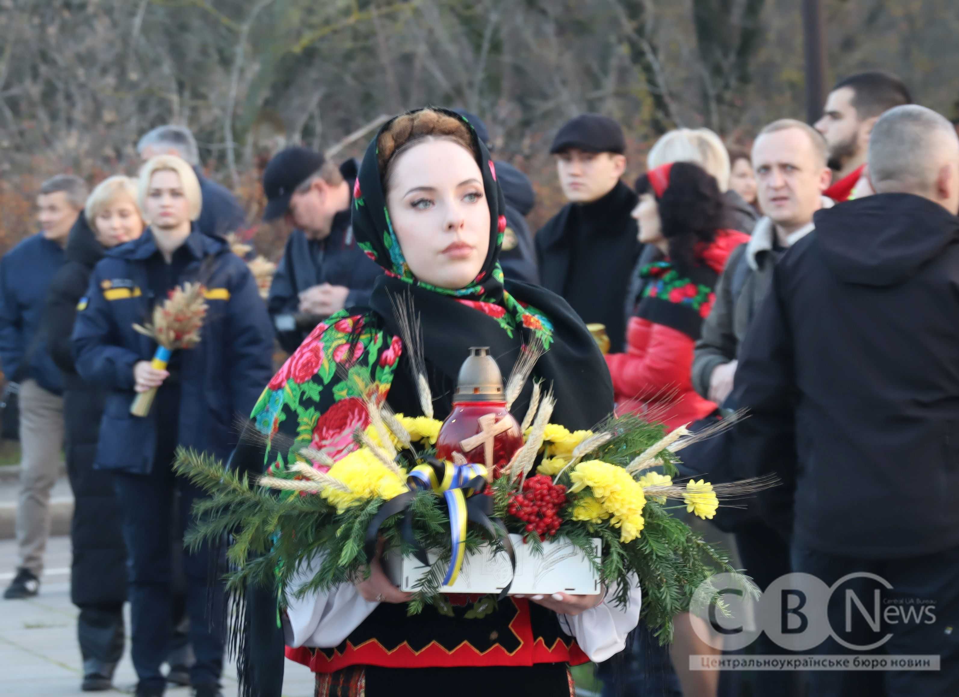 Свічки пам’яті за жертвами Голодомору запалили у Кропивницькому