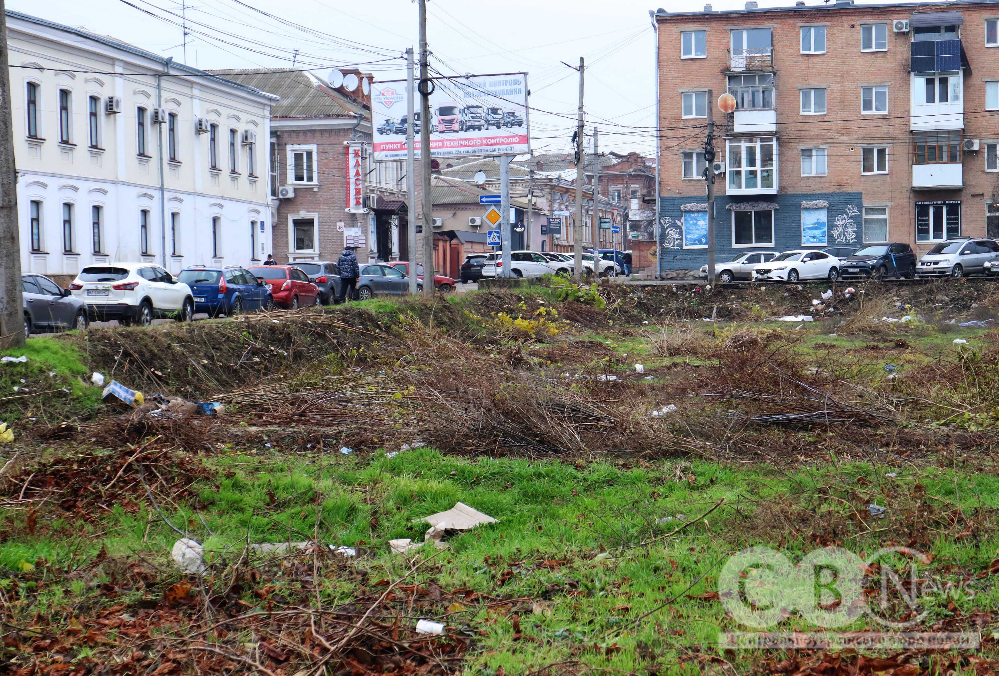 У середмісті Кропивницького вдруге розчищають котлован