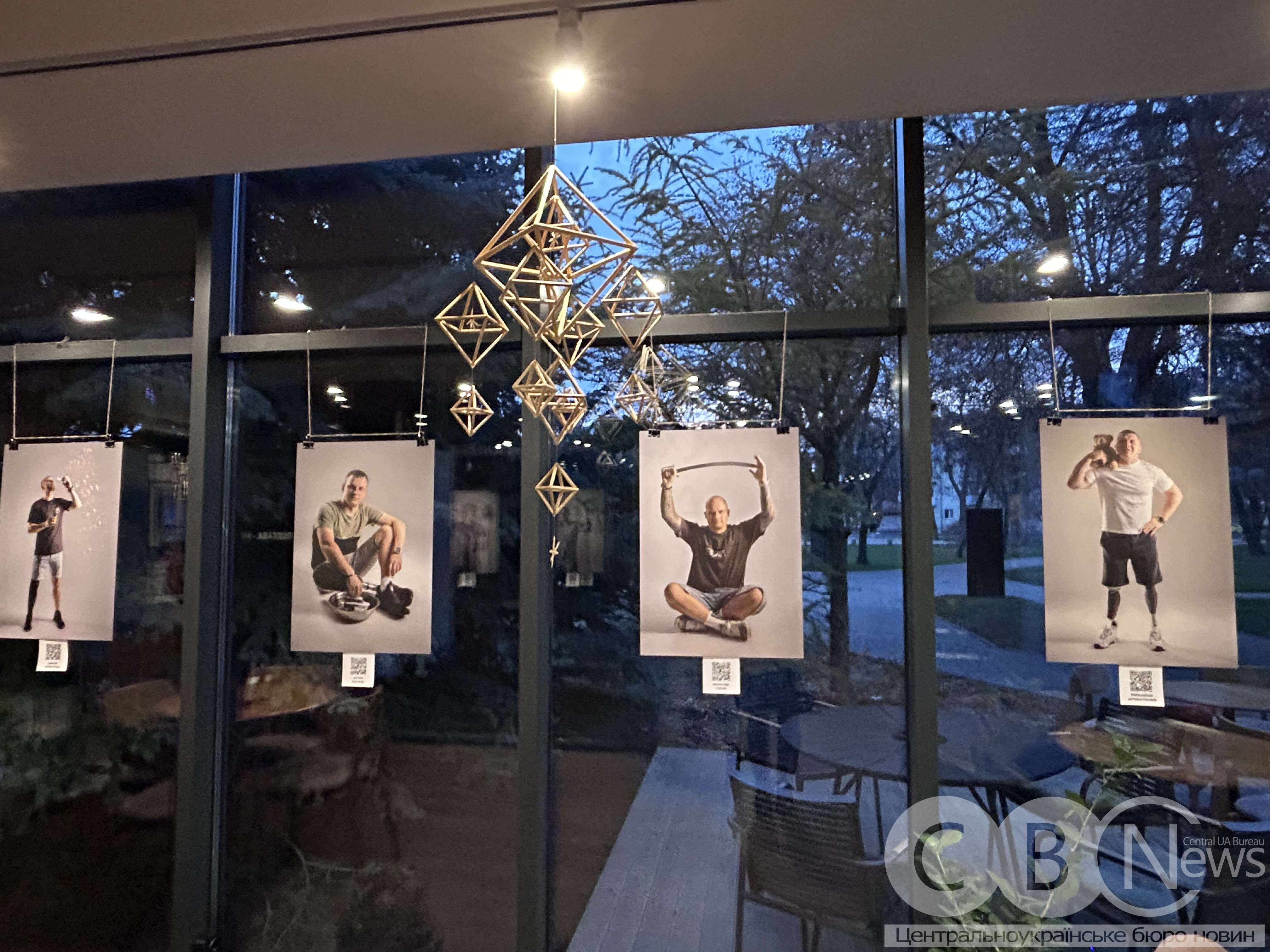 Кропивницька мисткиня Мирослава Липа представила у Полтаві присвячений ветеранам фотопроєкт