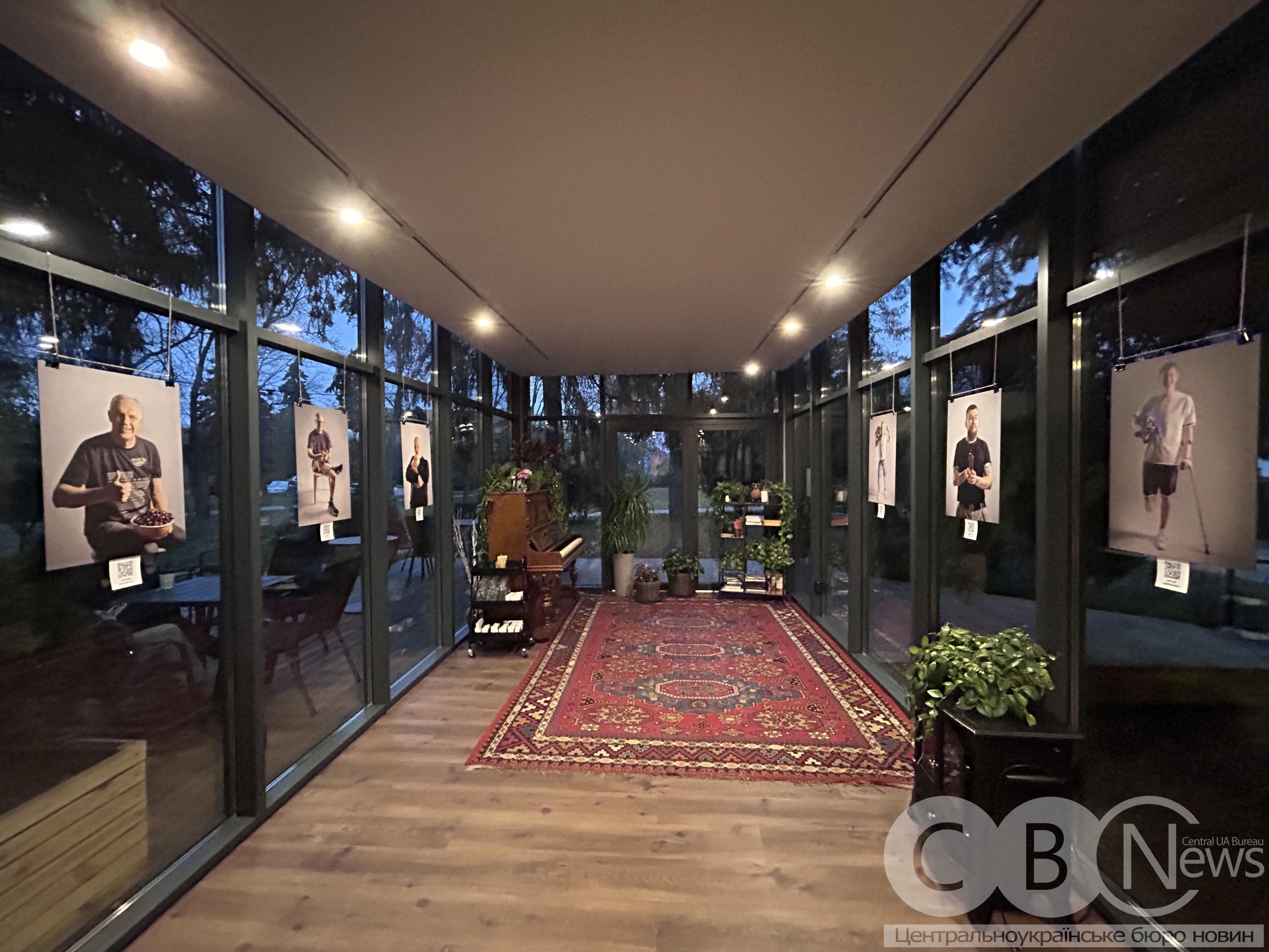 Кропивницька мисткиня Мирослава Липа представила у Полтаві присвячений ветеранам фотопроєкт