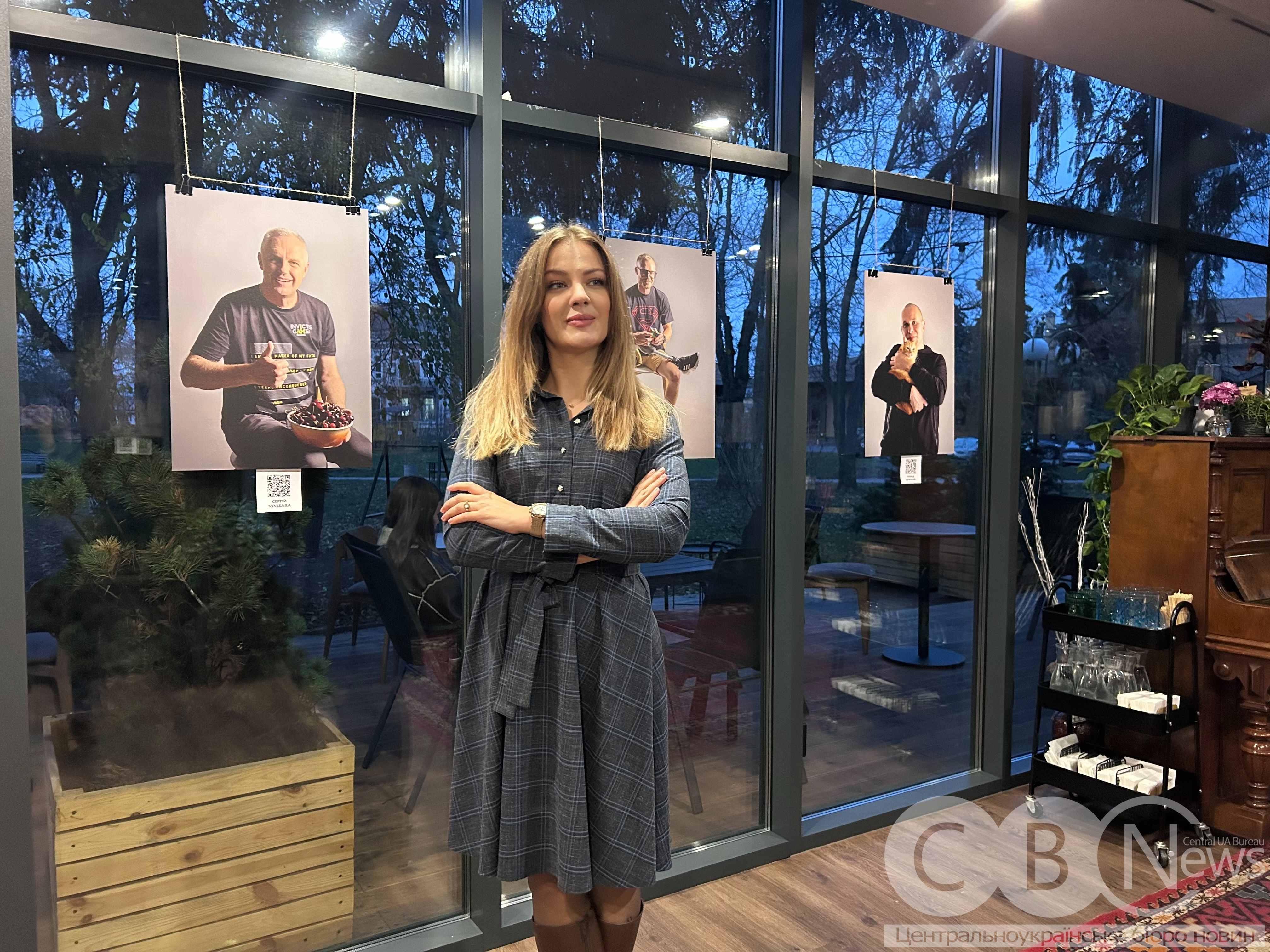 Кропивницька мисткиня Мирослава Липа представила у Полтаві присвячений ветеранам фотопроєкт