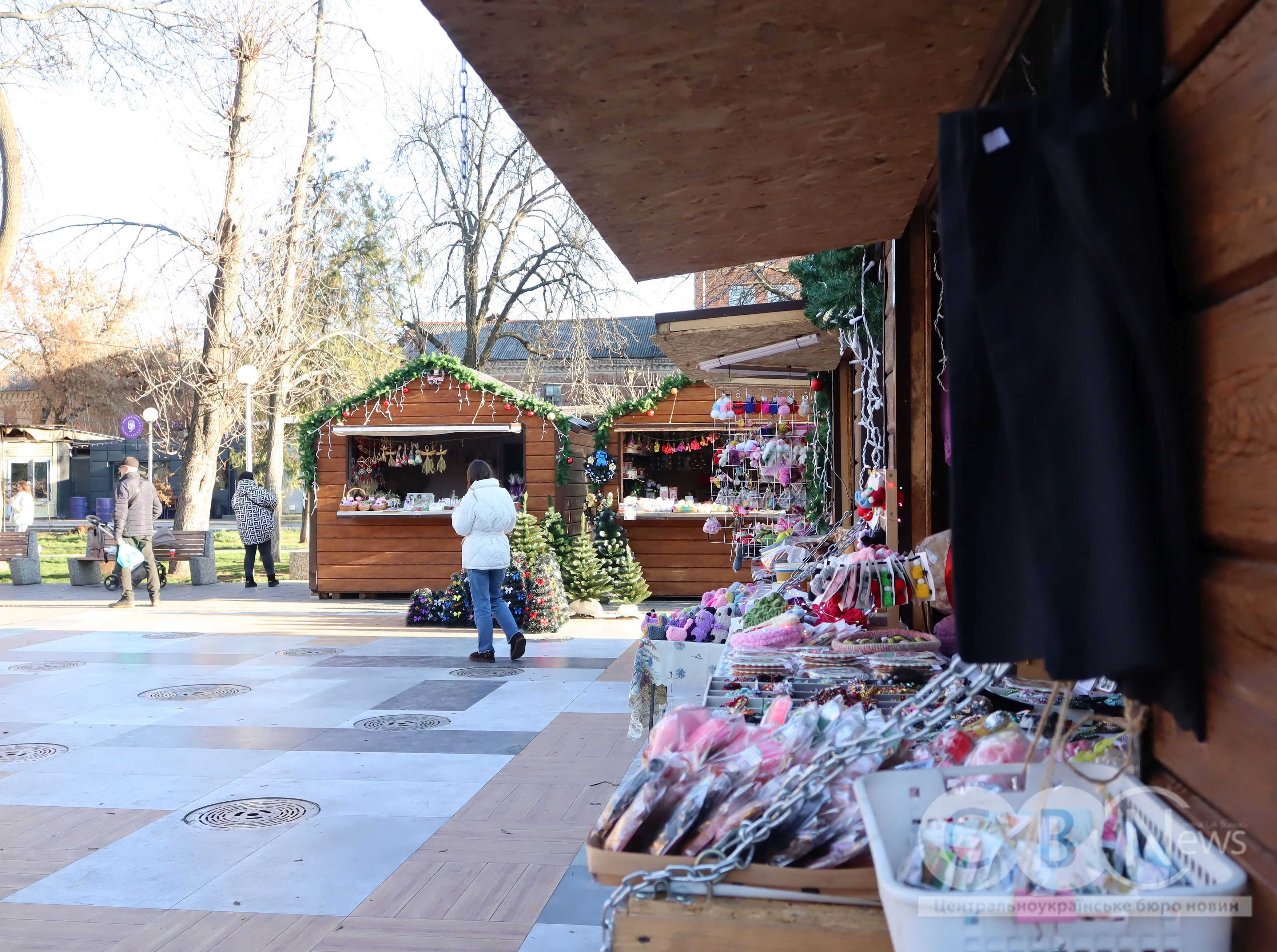 Святкове містечко розгортають у Кропивницькому 