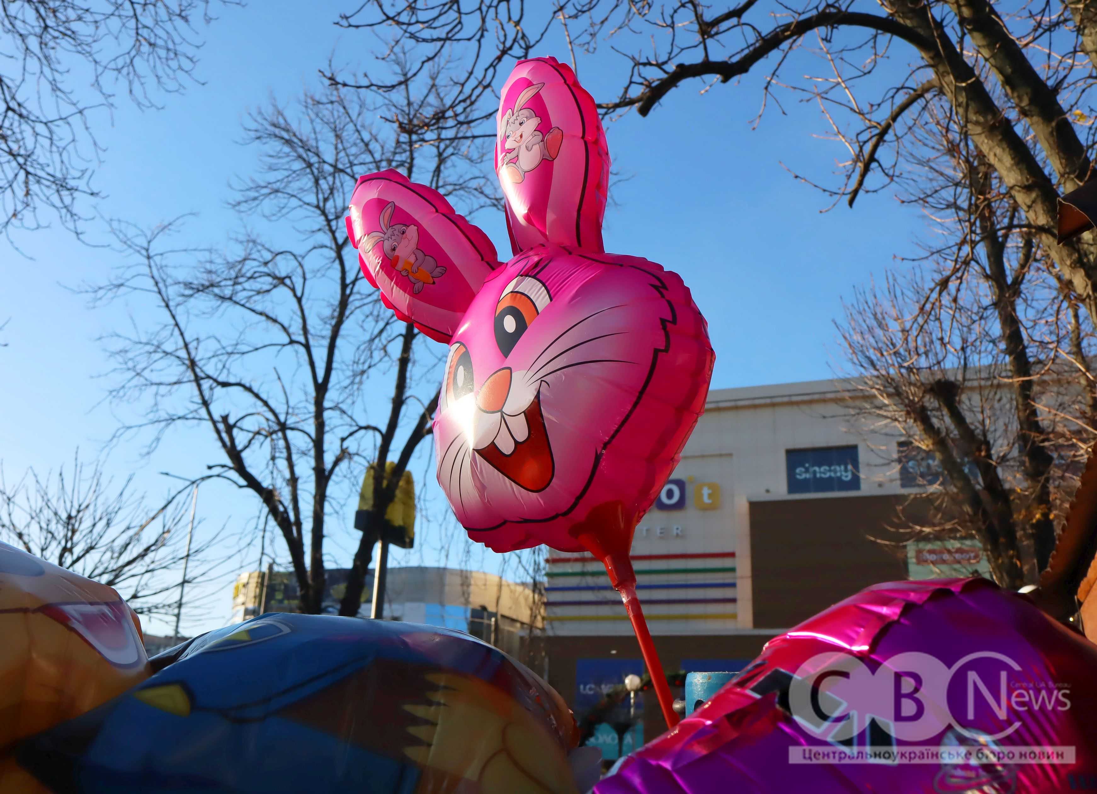 Святкове містечко розгортають у Кропивницькому 