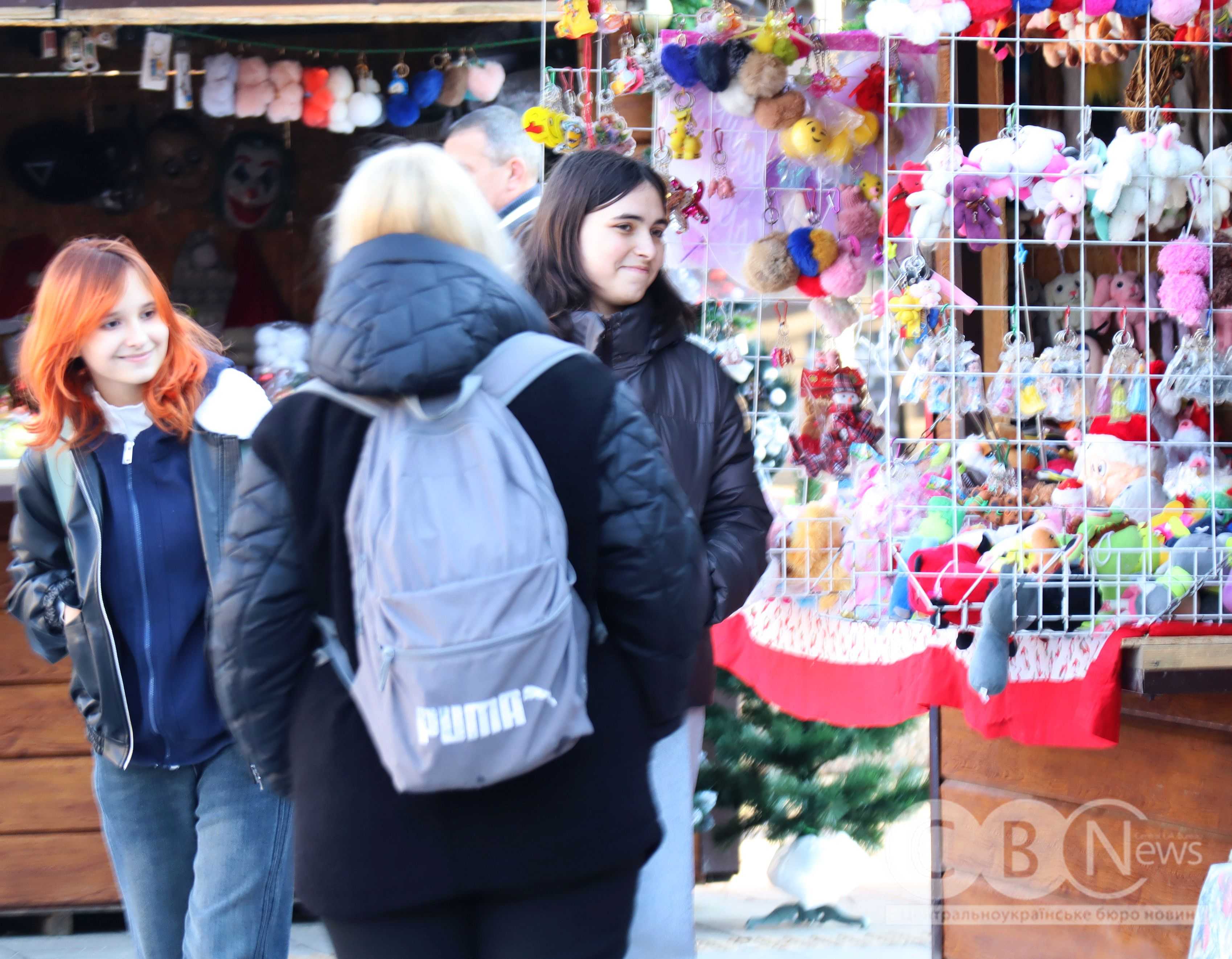 Святкове містечко розгортають у Кропивницькому 