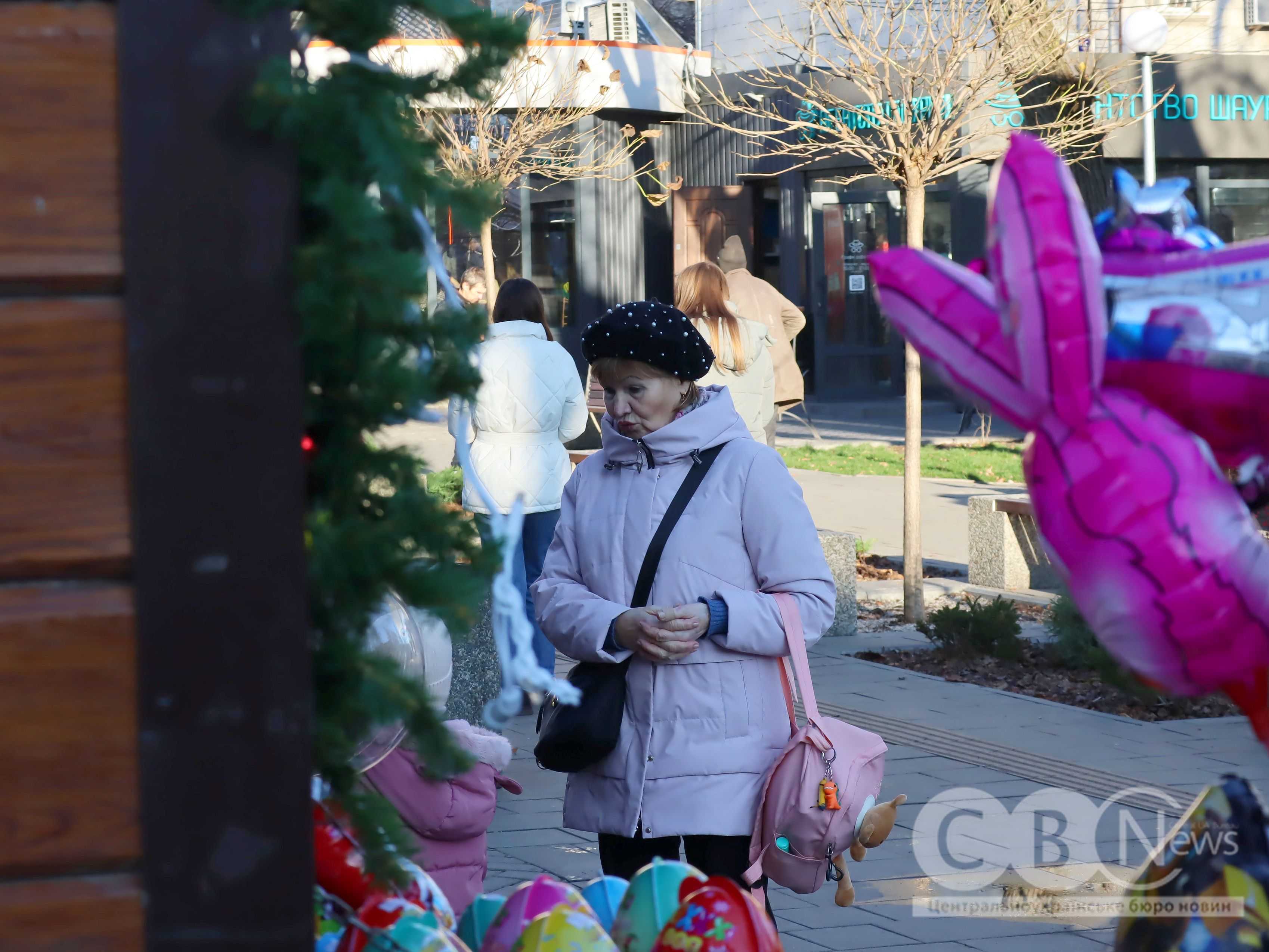 Святкове містечко розгортають у Кропивницькому 