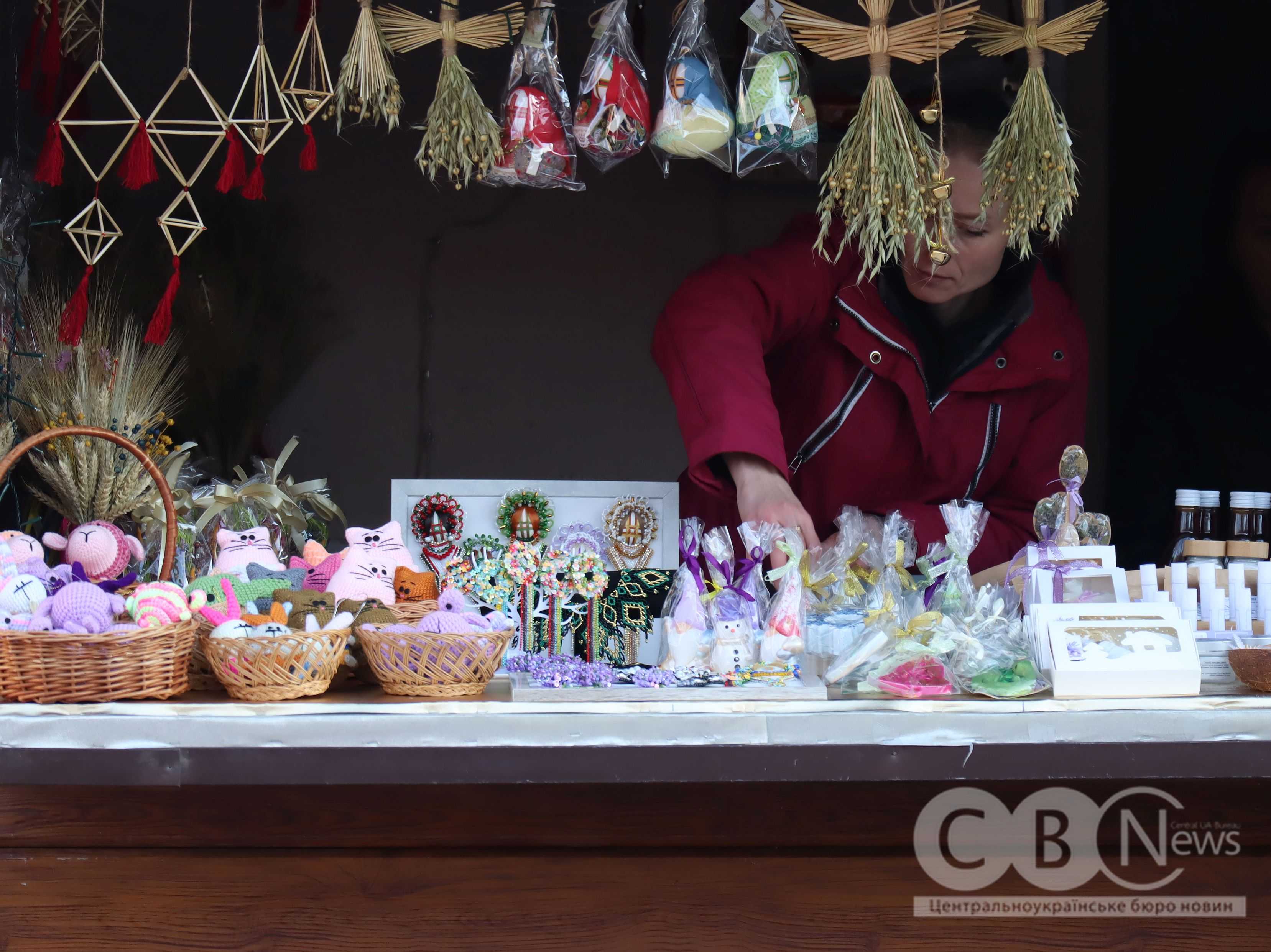 Святкове містечко розгортають у Кропивницькому 