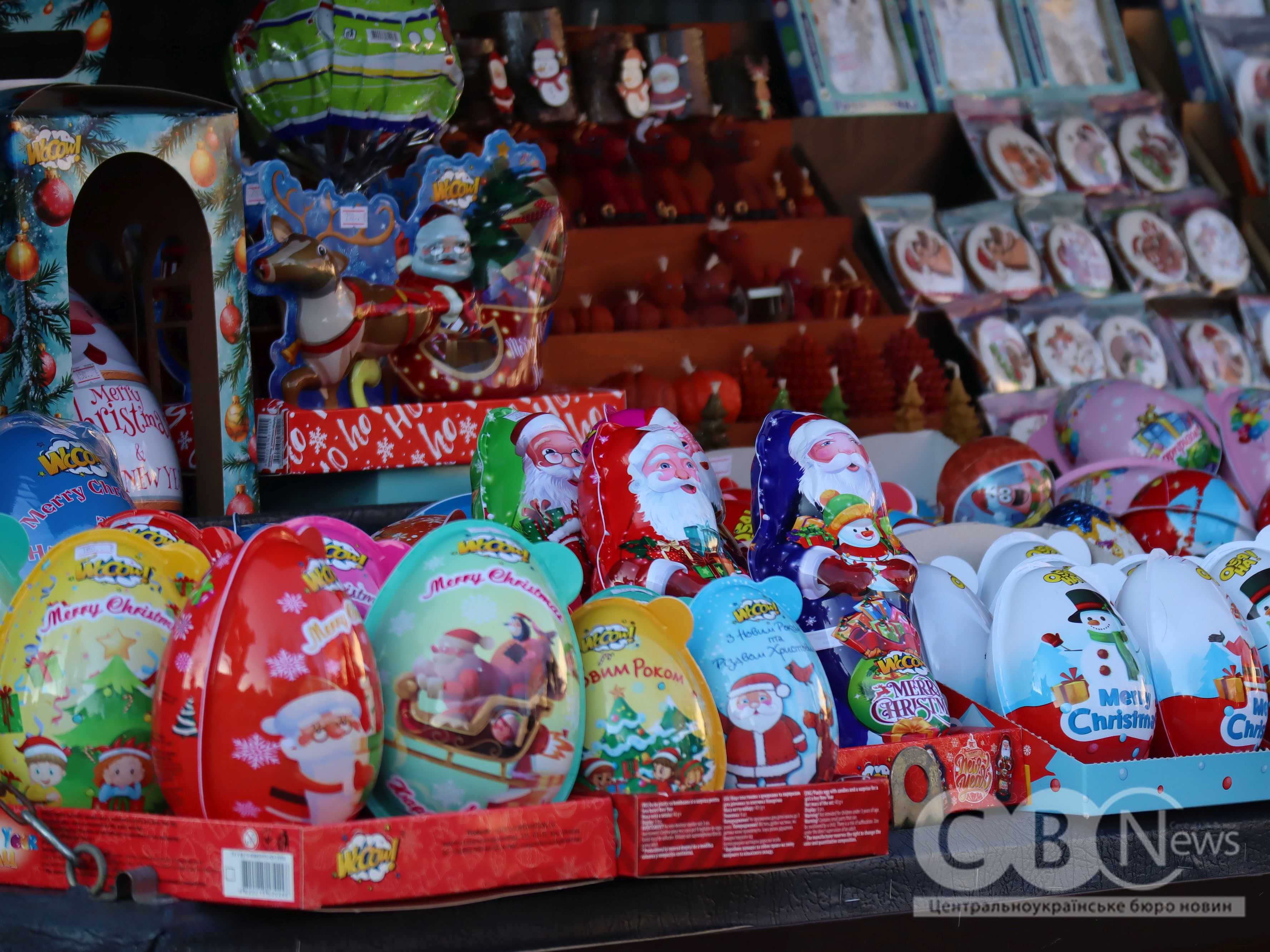 Святкове містечко розгортають у Кропивницькому 