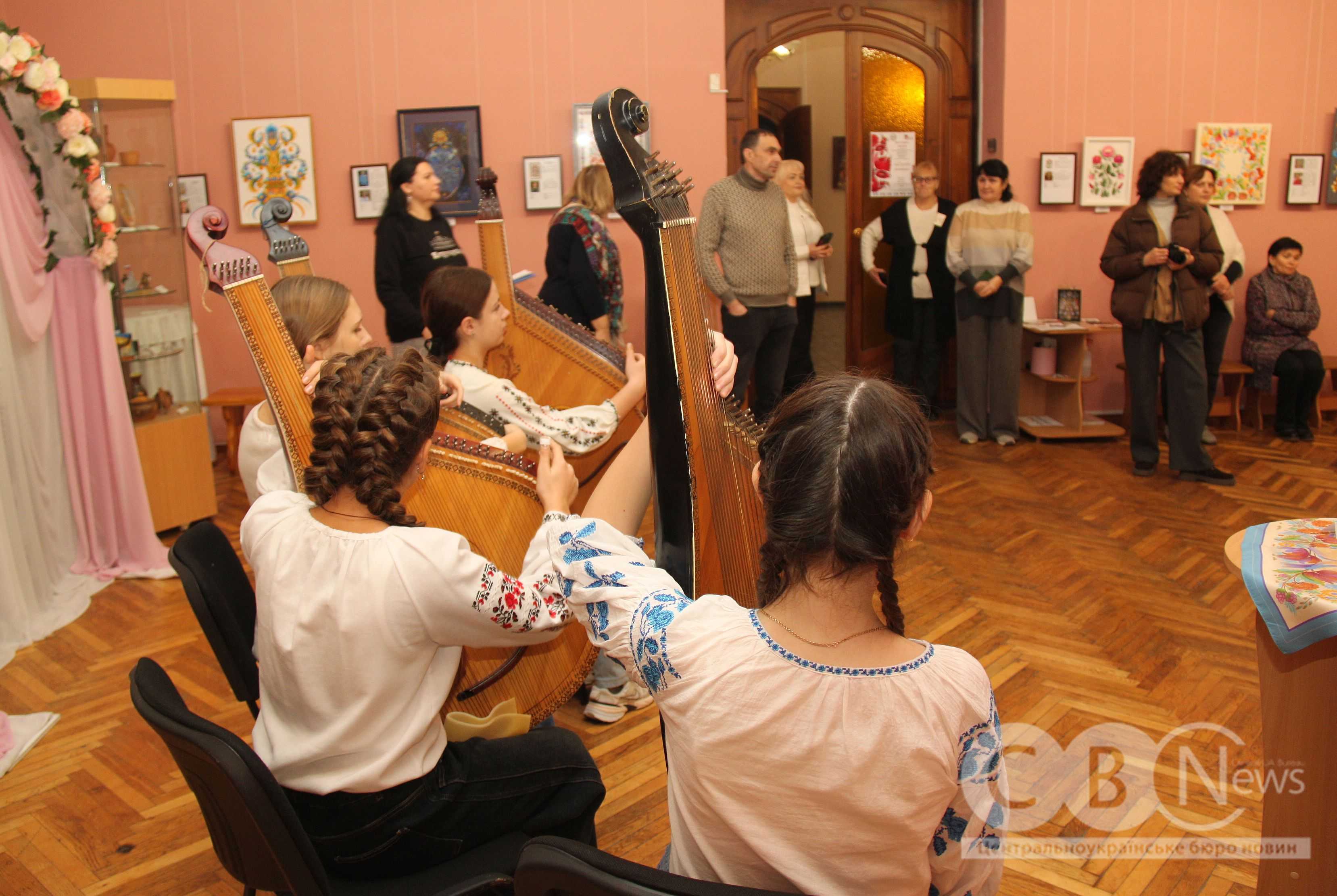 У Кропивницькому відкрили виставку «Дерево життя» за підсумками міжнародного конкурсу