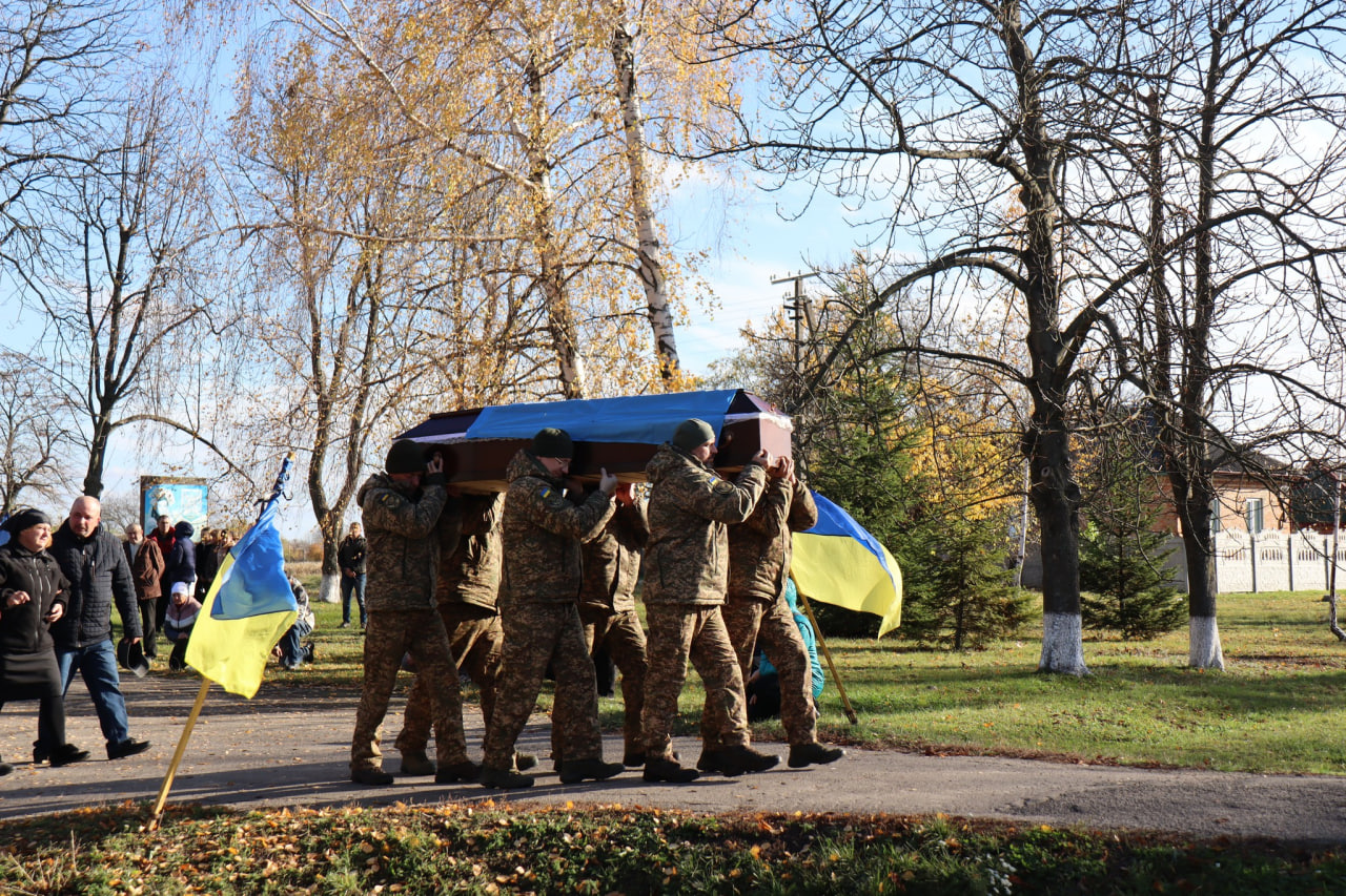 В Онуфріївській громаді попрощалися із загиблим молодшим сержантом