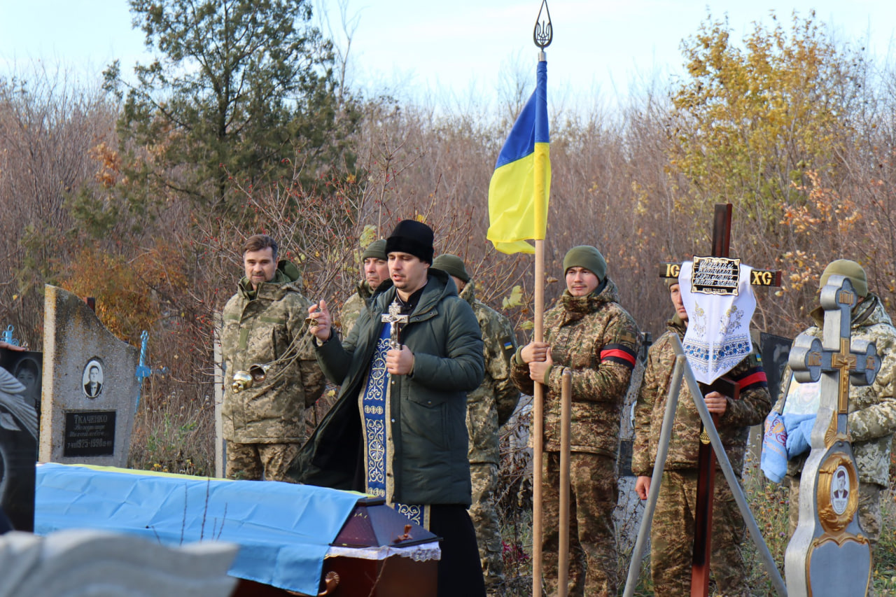 В Онуфріївській громаді попрощалися із загиблим молодшим сержантом