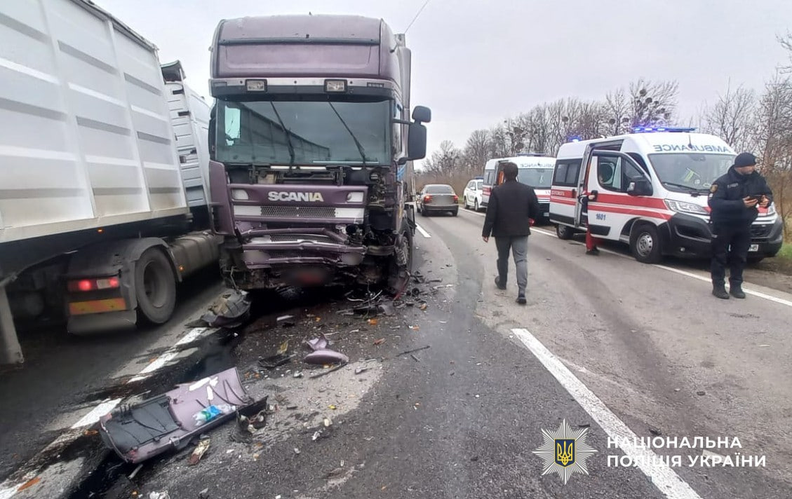 Водій та пасажир легковика загинули в аварії у Голованівському районі
