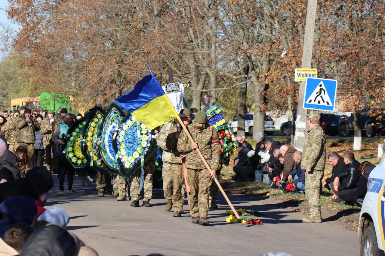 В Онуфріївській громаді попрощалися із загиблим молодшим сержантом