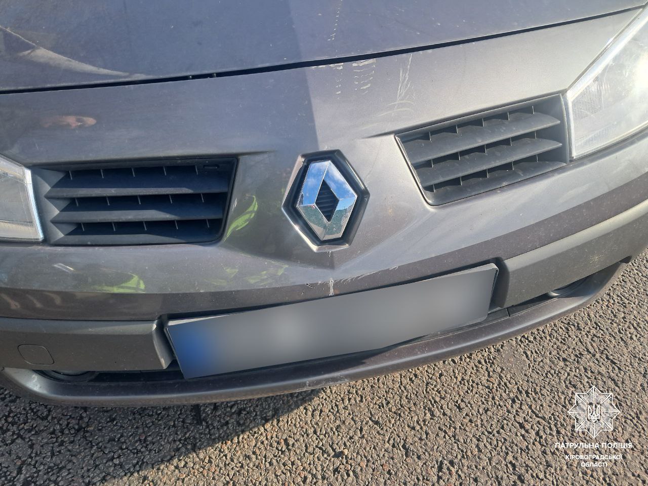 Тролейбус у Кропивницькому обірвав дроти та зачепив легковик