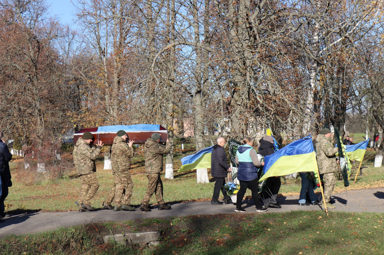 В Онуфріївській громаді попрощалися із загиблим молодшим сержантом
