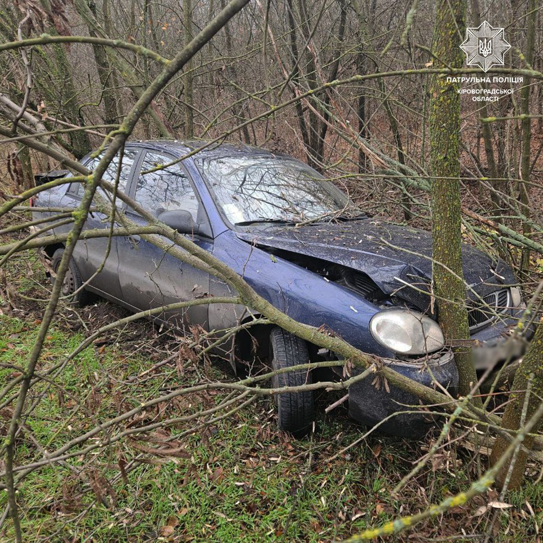 Від зіткнення з мікроавтобусом Lanos вилетів у кювет біля Кропивницького