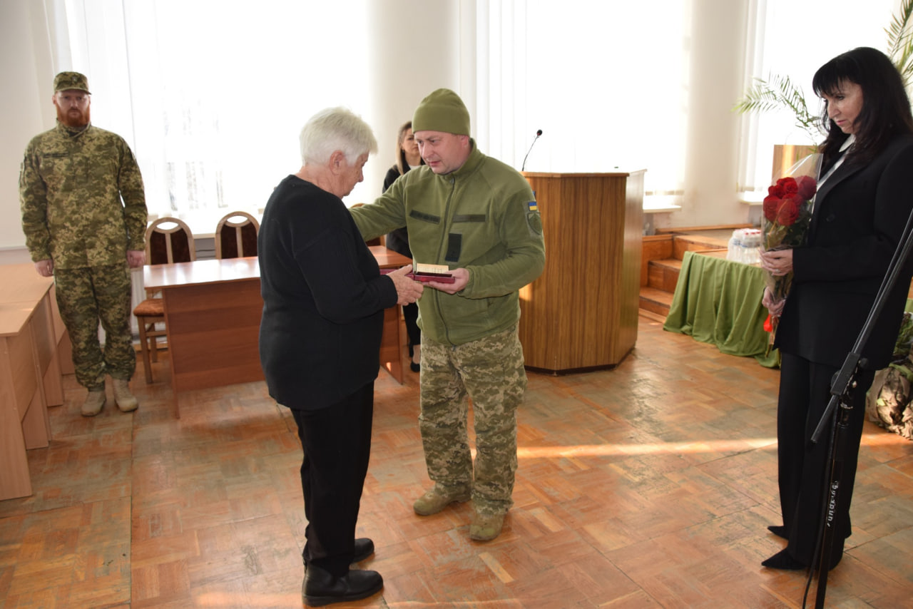 У Петрівській громаді рідним загиблих воїнів вручили посмертні ордени