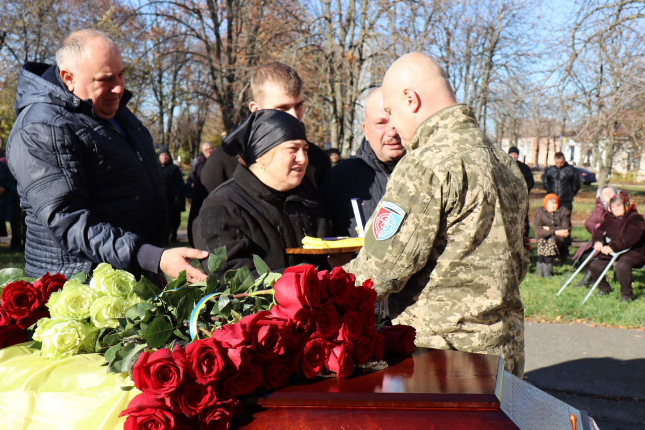 В Онуфріївській громаді попрощалися із загиблим молодшим сержантом