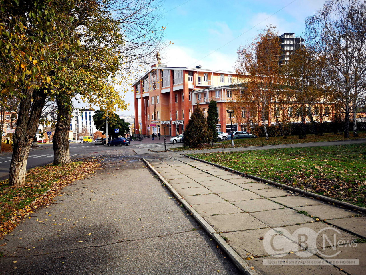 Фортечні вали у Кропивницькому вкрилися осіннім листям