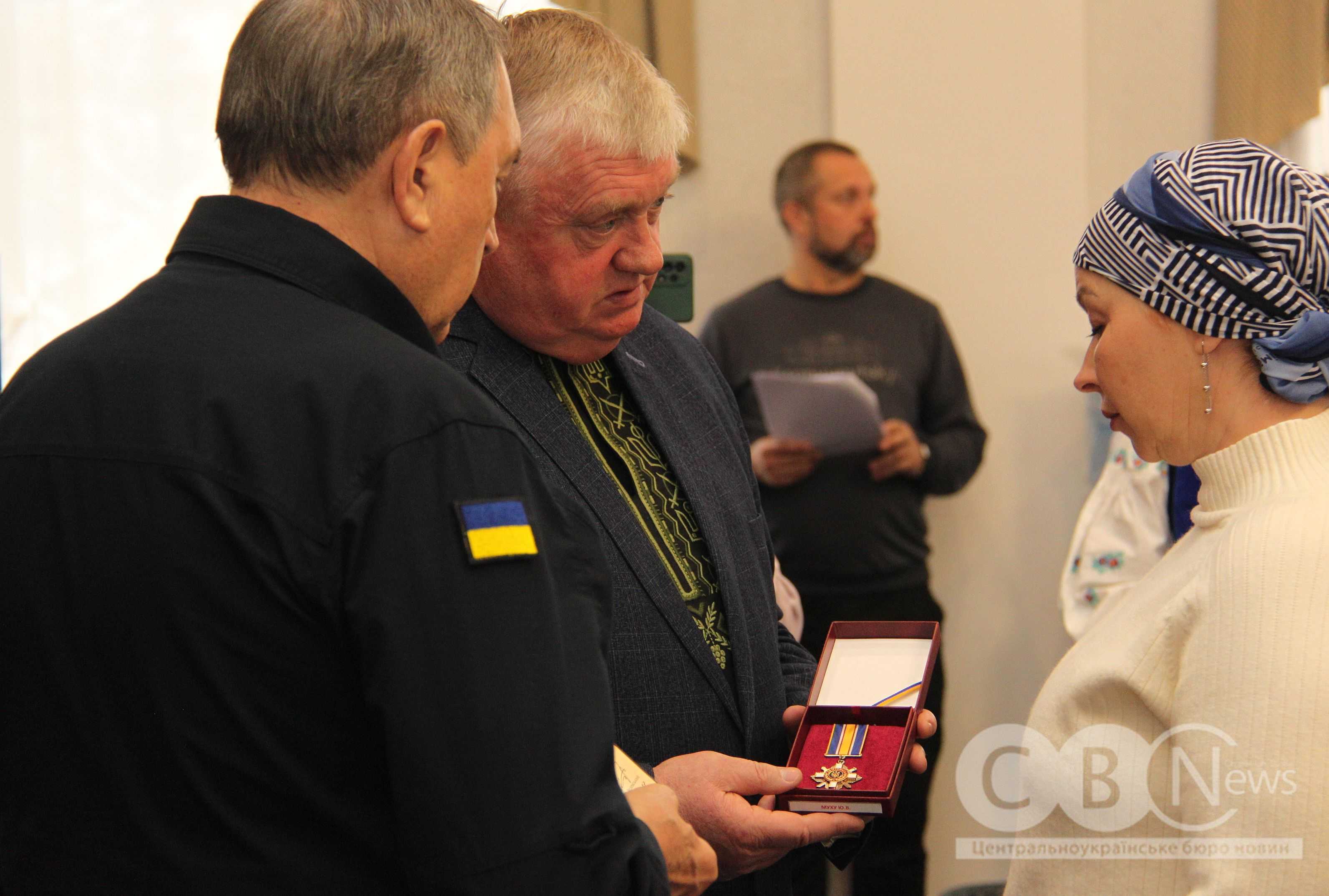 Нагороди загиблих воїнів передали їхнім родинам у Кропивницькому