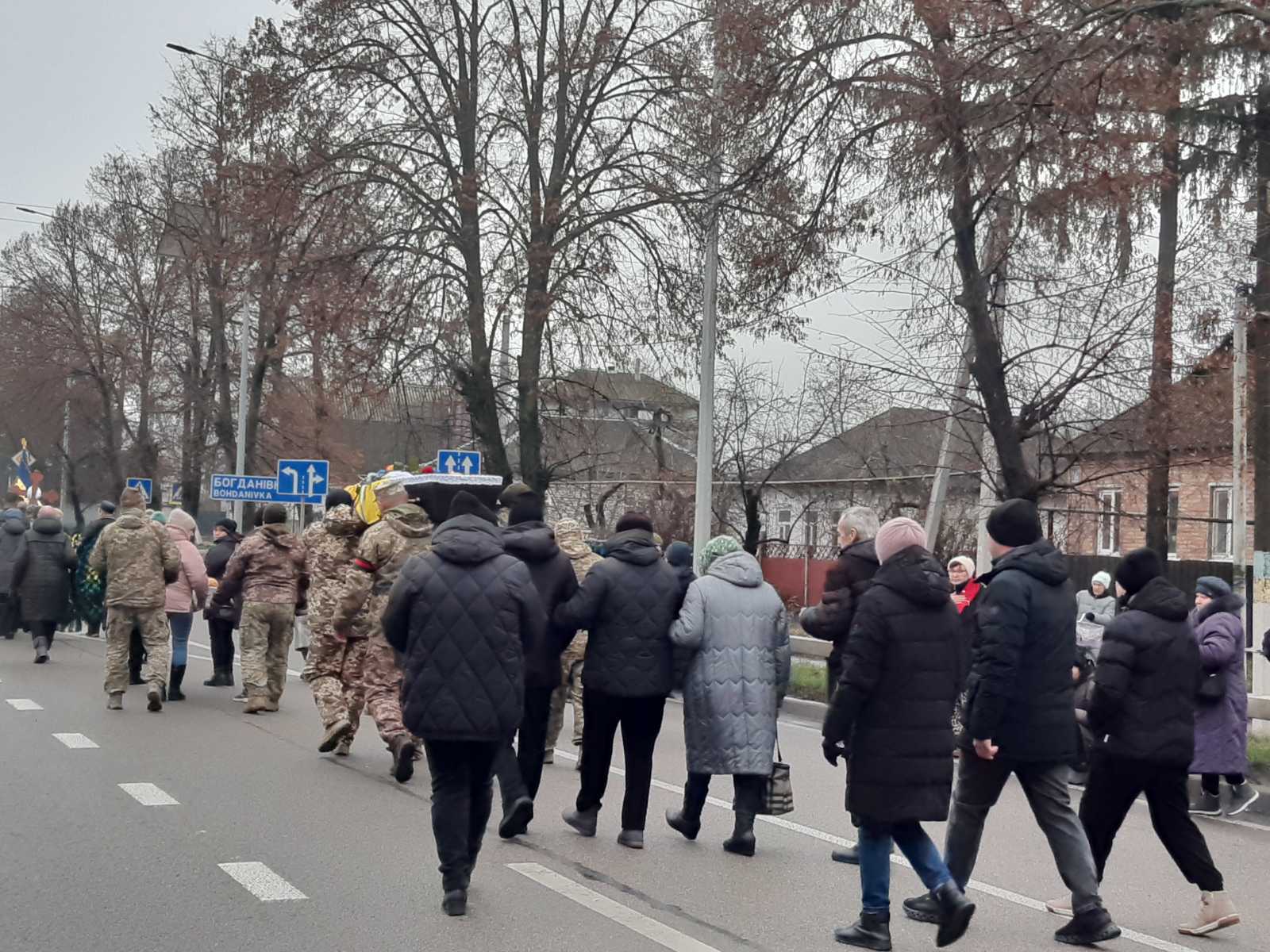 Із загиблим на Сумщині солдатом попрощалися в Знам'янській громаді
