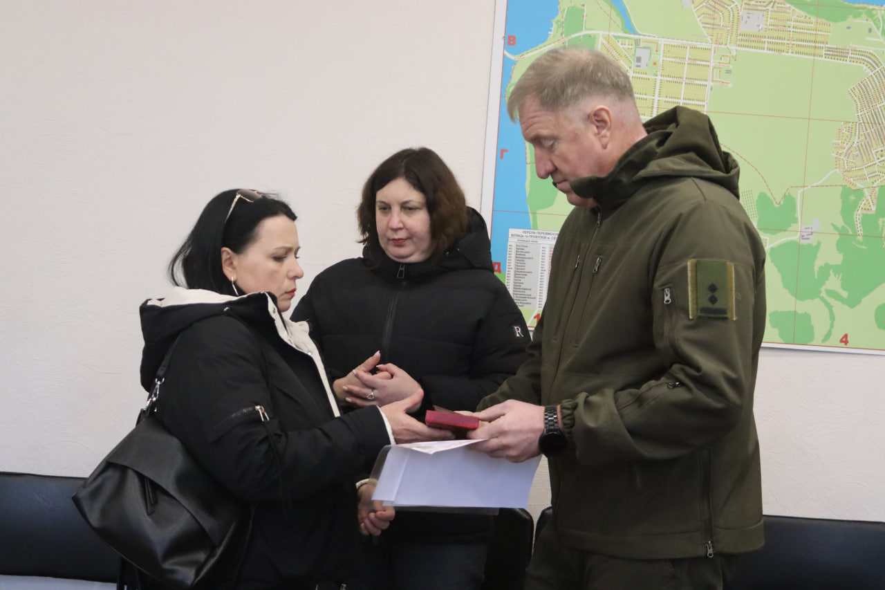 Державні нагороди передали рідним загиблих воїнів у Світловодській громаді