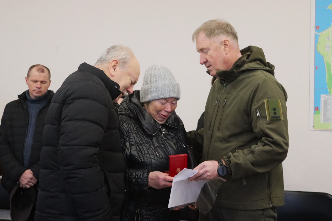 Державні нагороди передали рідним загиблих воїнів у Світловодській громаді