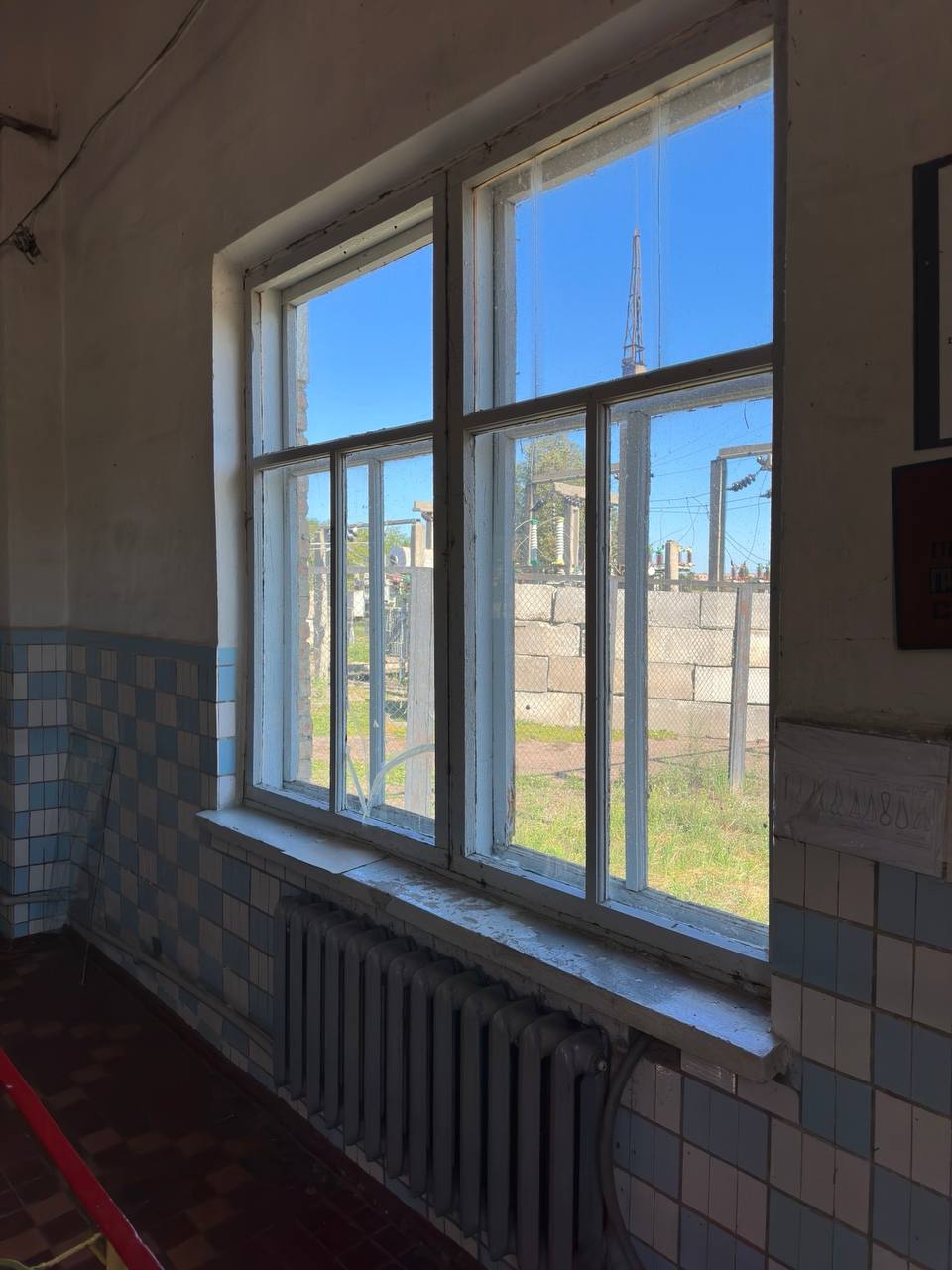 Понад 60 вікон замінили в пошкоджених обстрілом будівлях у Знам'янці