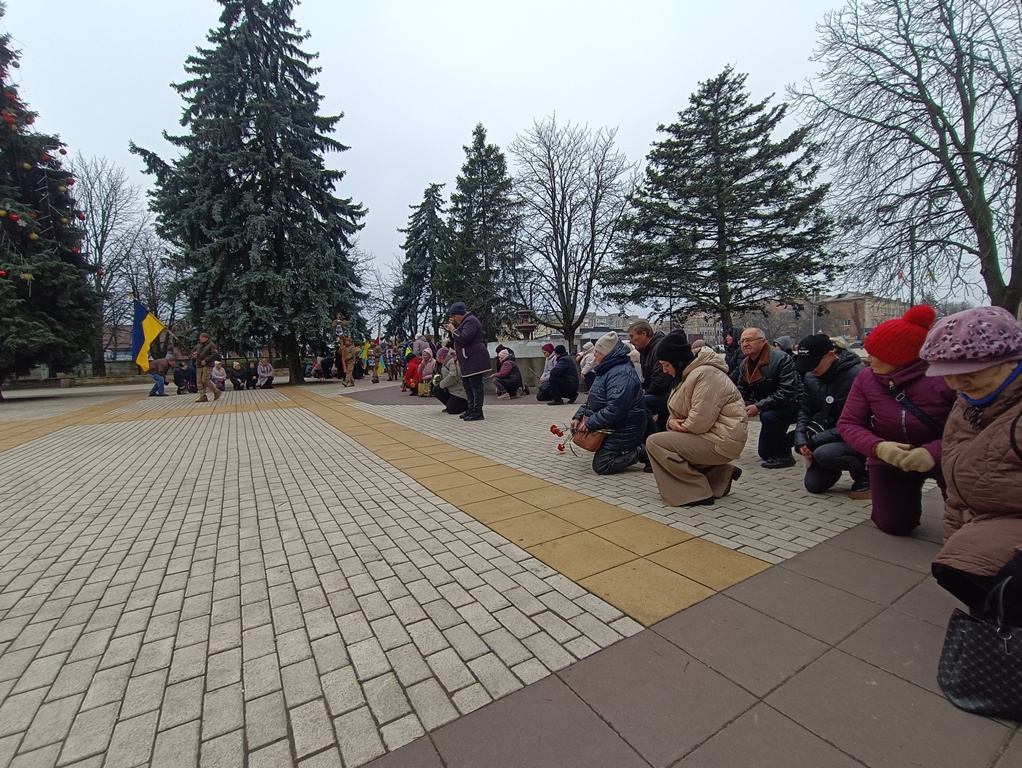 Із загиблим солдатом попрощалися в Знам'янській громаді 