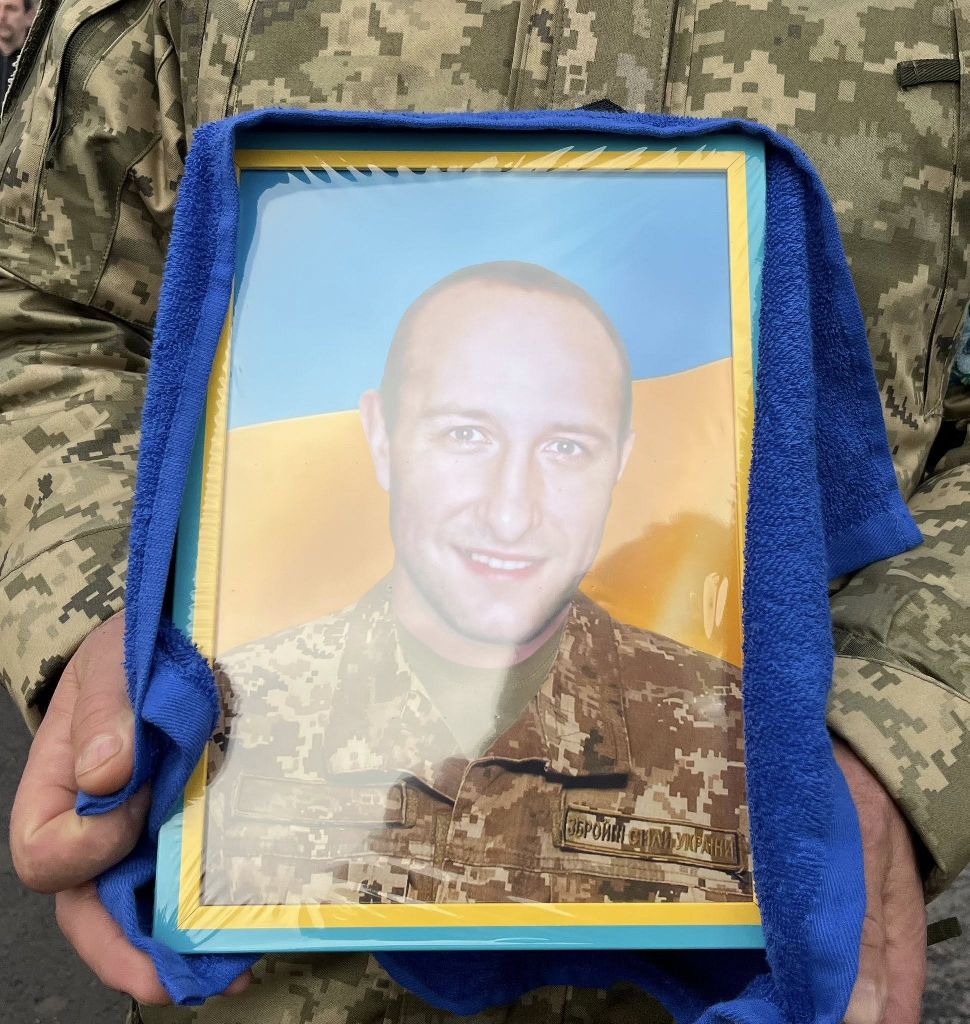 Із загиблим солдатом попрощалися в Кам'янецькій громаді 