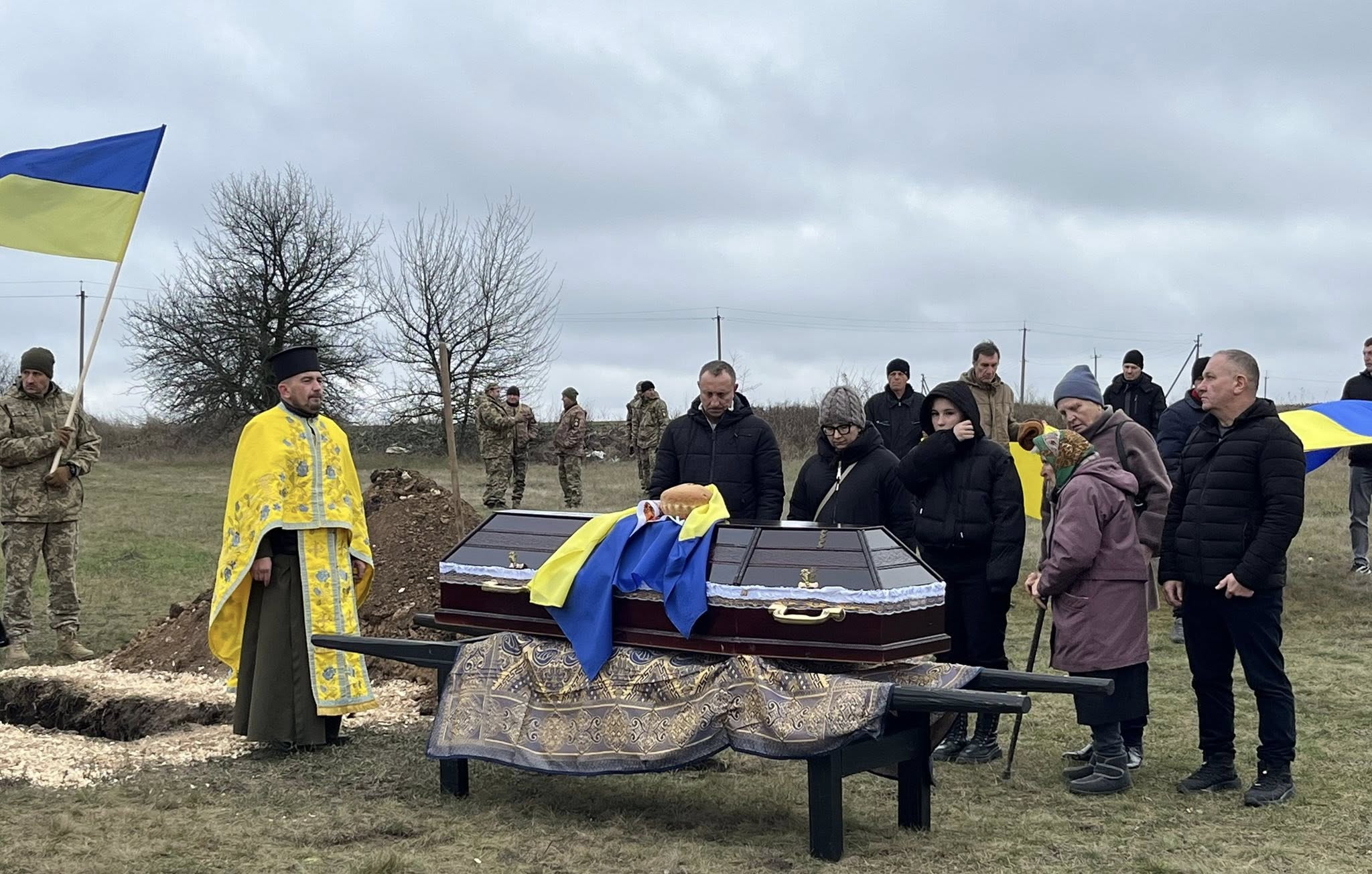 Із загиблим солдатом попрощалися в Кам'янецькій громаді 