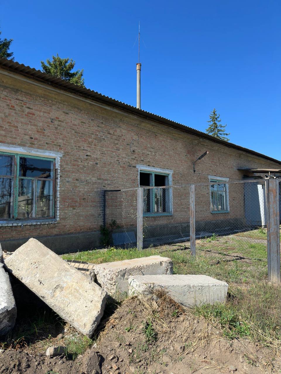 Понад 60 вікон замінили в пошкоджених обстрілом будівлях у Знам'янці