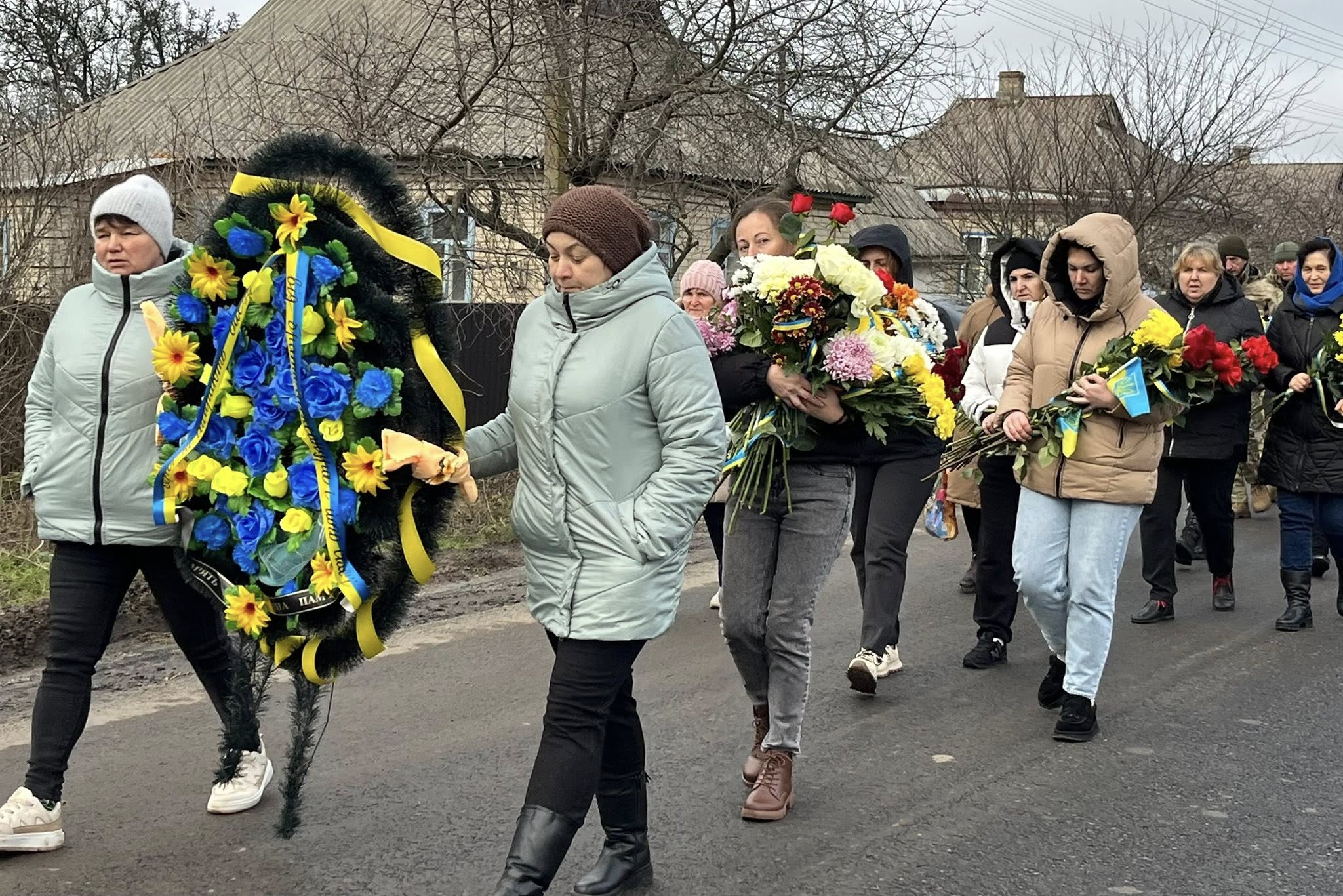 Із загиблим солдатом попрощалися в Кам'янецькій громаді 
