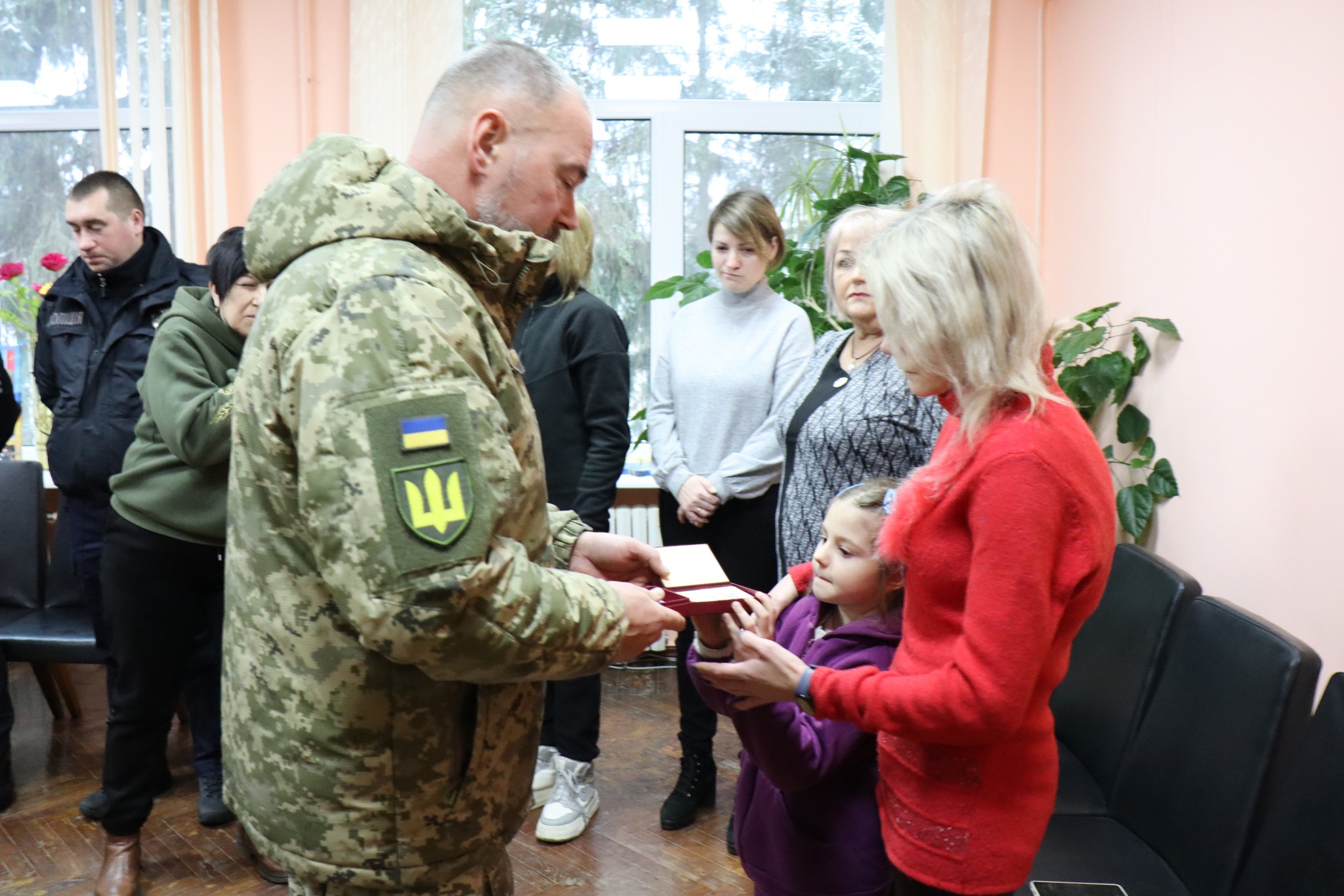 Державні нагороди передали рідним загиблих бійців з Онуфріївської громади