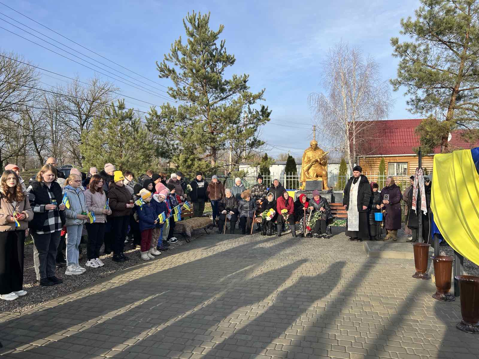 Алею пам'яті на честь загиблих бійців відкрили у Вільшанській громаді