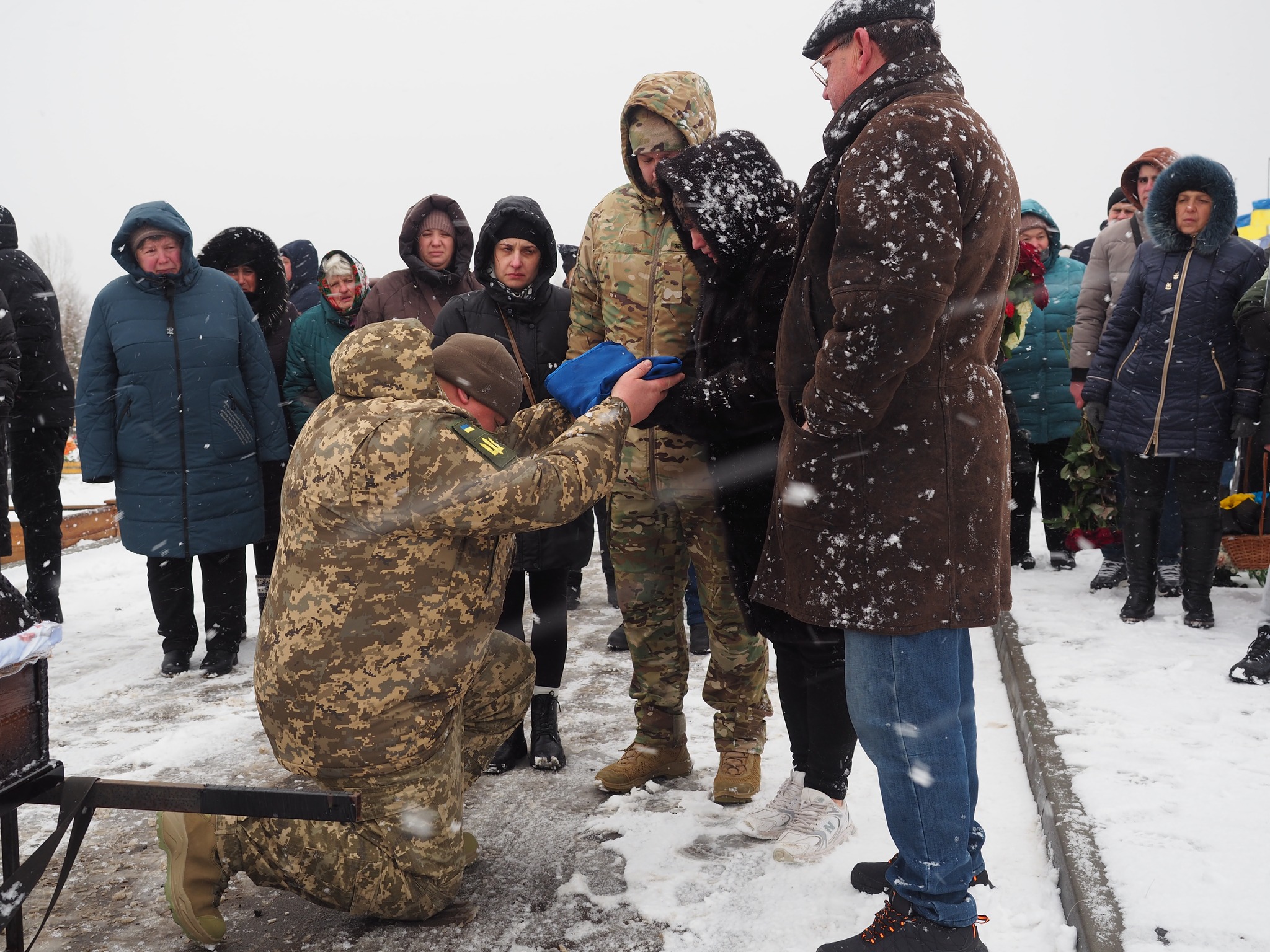 Із загиблим на Донеччині бійцем попрощалися в Гайворонській громаді 
