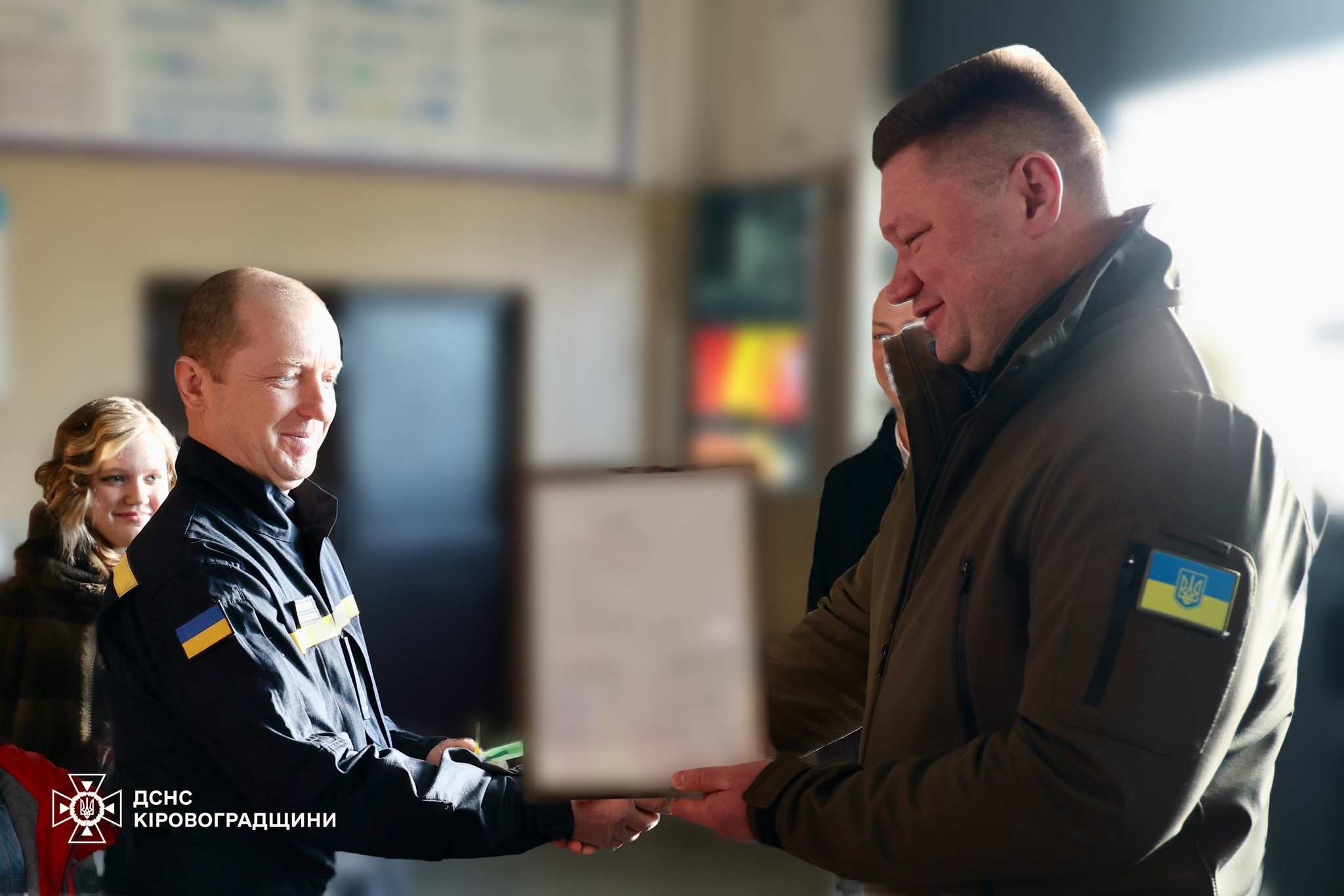 Ключі від службових квартир вручили двом родинам рятувальників у Долинській 