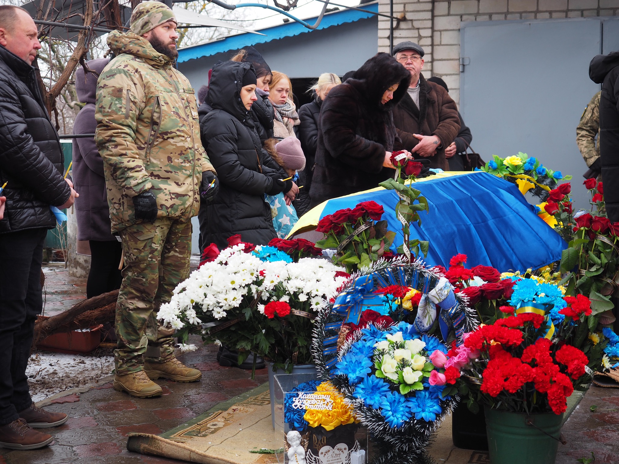 Із загиблим на Донеччині бійцем попрощалися в Гайворонській громаді 