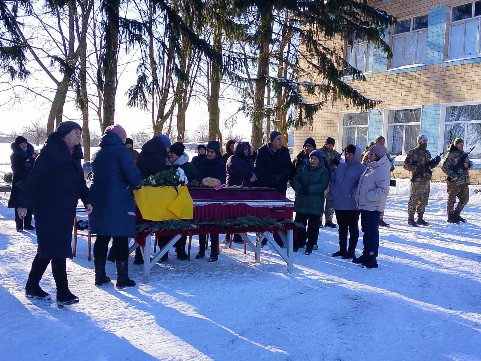 Із загиблим на війні матросом попрощалися в Олександрівській громаді