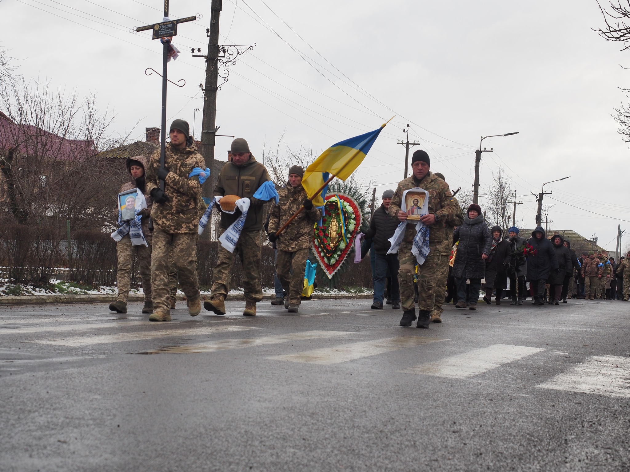 Із загиблим на Донеччині бійцем попрощалися в Гайворонській громаді 