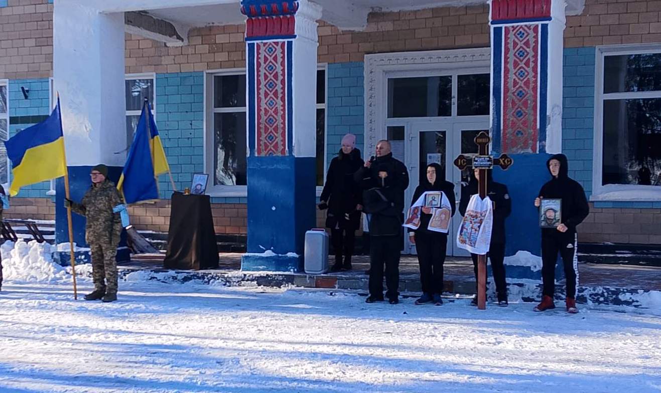 Із загиблим на війні матросом попрощалися в Олександрівській громаді