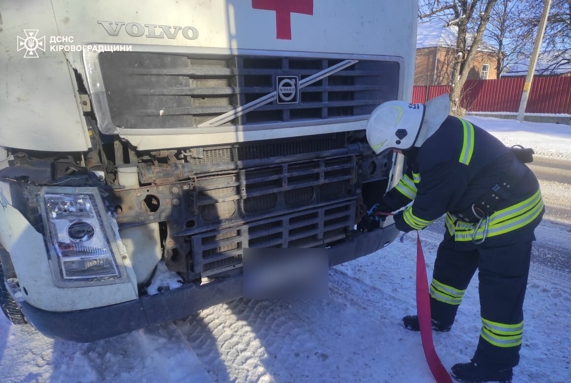 Рятувальники Кіровоградщини кілька разів допомагали водіям: буксирували автівки з доріг та кюветів.