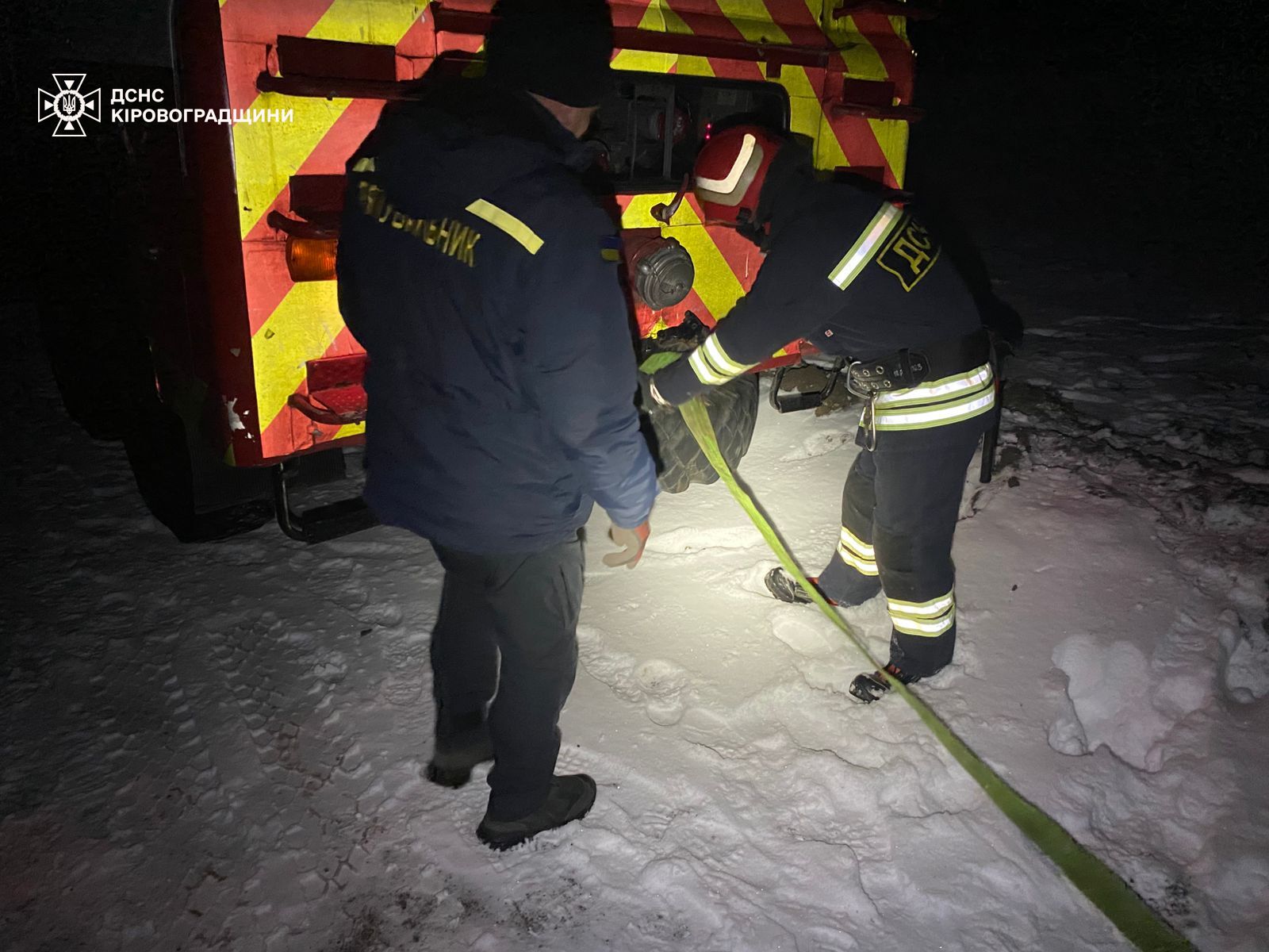 Рятувальники Кіровоградщини кілька разів допомагали водіям: буксирували автівки з доріг та кюветів.