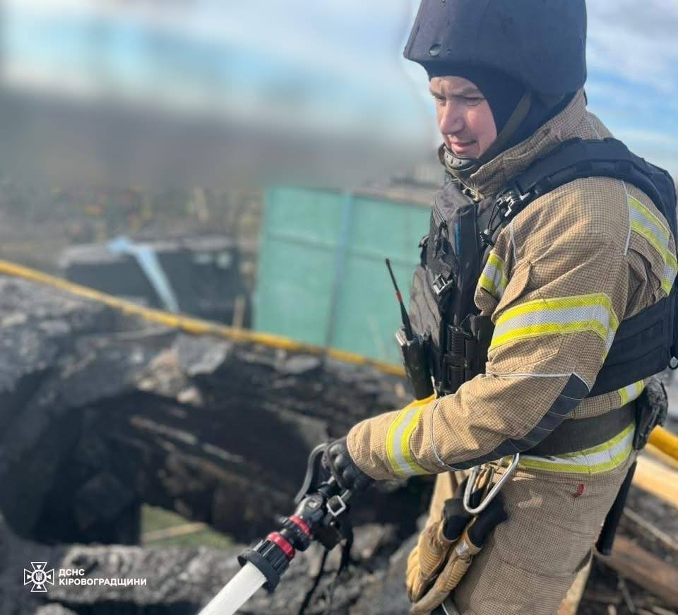 Рятувальники ліквідували наслідки обстрілу рф на Кіровоградщин