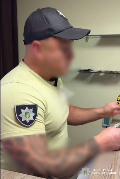 Кропивничанин незаконно використовував символіку поліції в рекламі