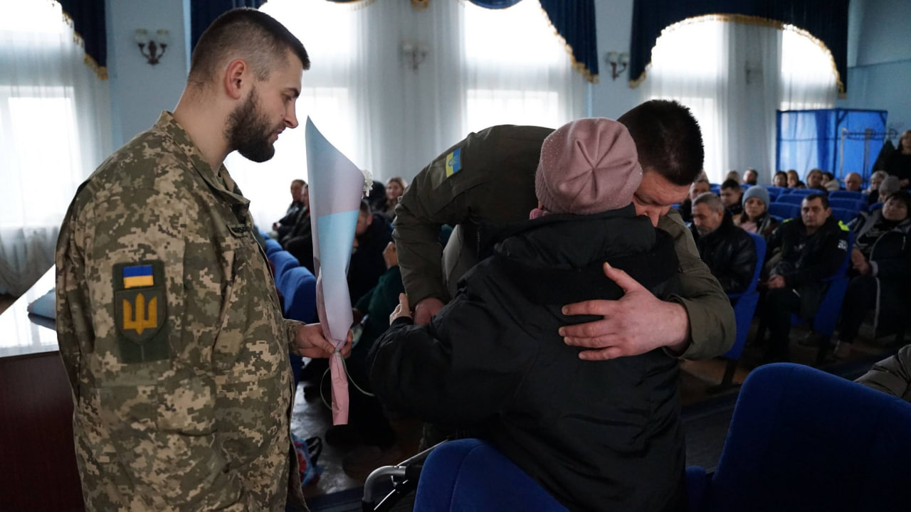 Державні нагороди військовим та рідним загиблих захисників передали на Кіровоградщині
